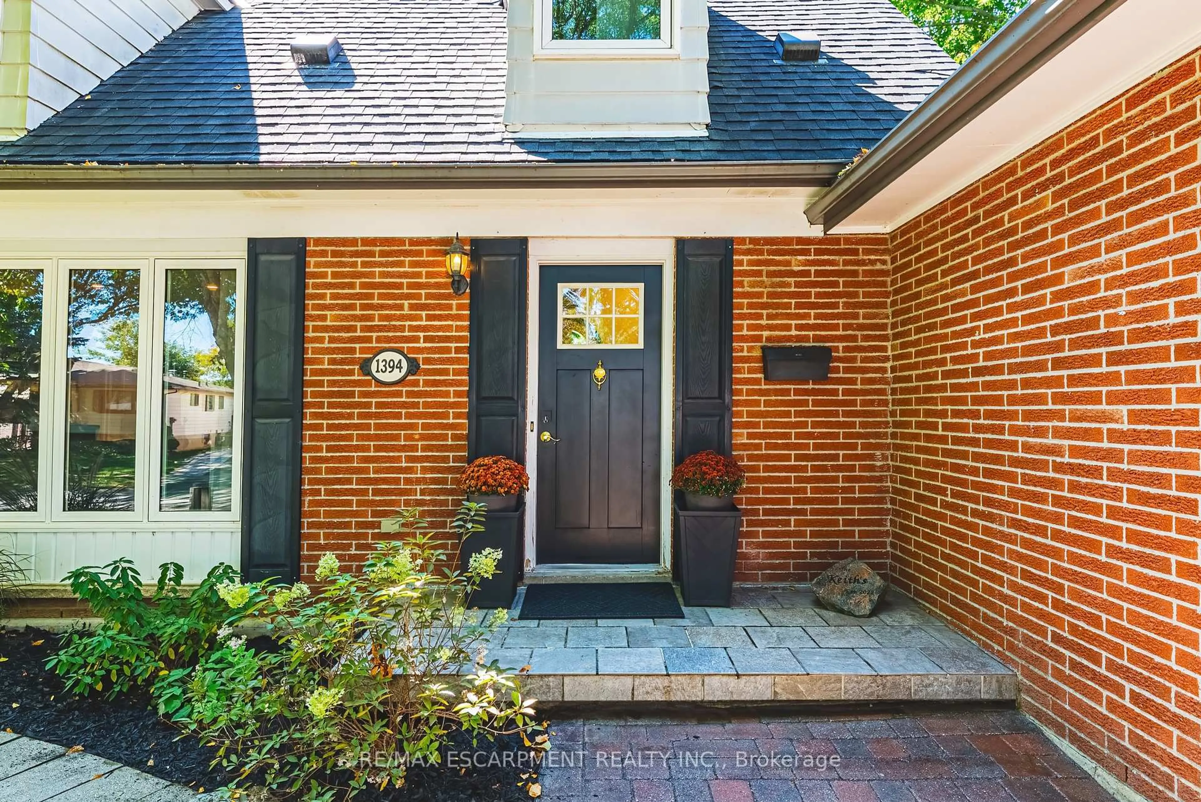 Home with brick exterior material, street for 1394 Ian Rd, Burlington Ontario L7P 1L7