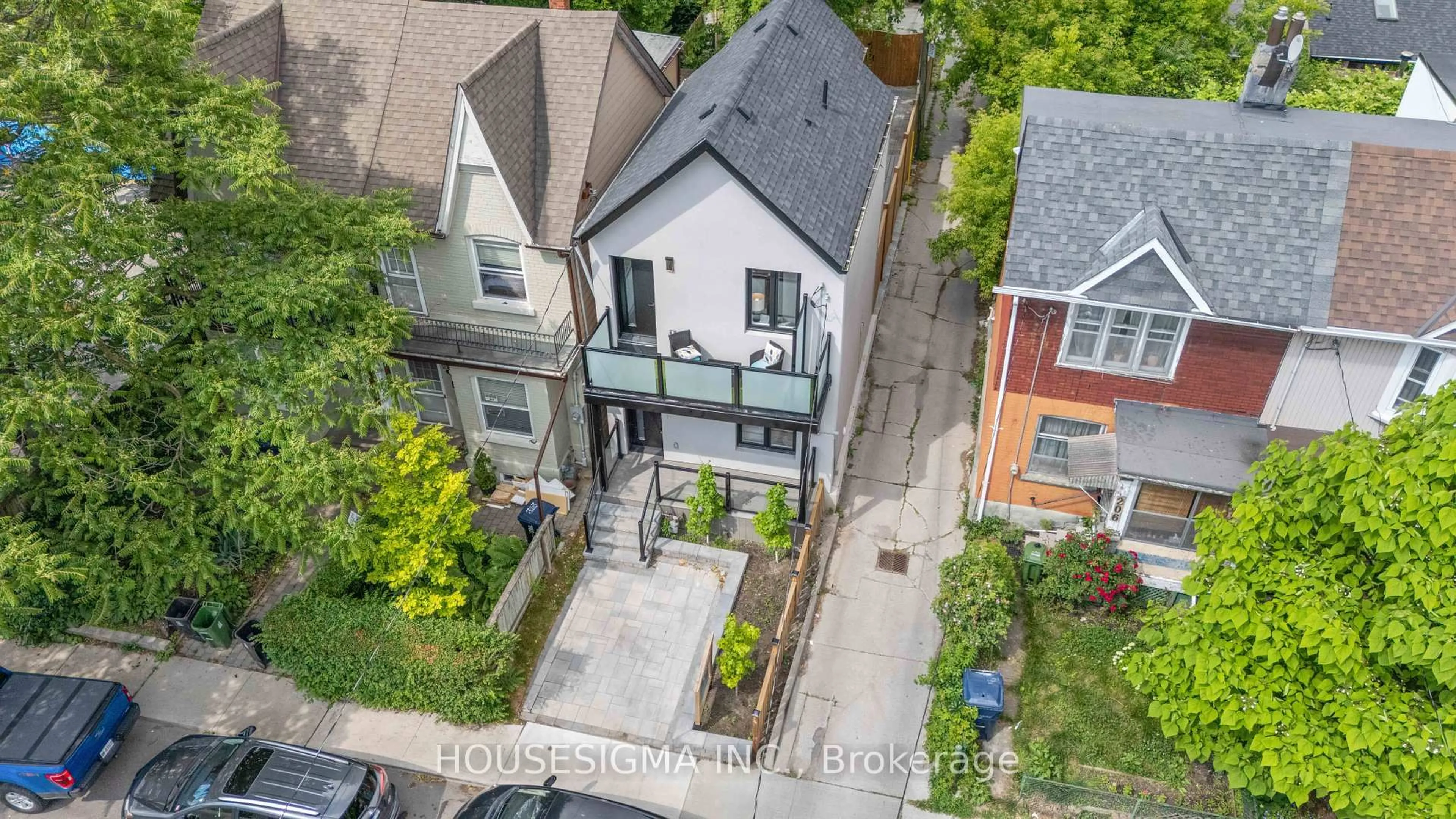 A pic from outside/outdoor area/front of a property/back of a property/a pic from drone, city buildings view from balcony for 204 Franklin Ave, Toronto Ontario M6P 3Z3