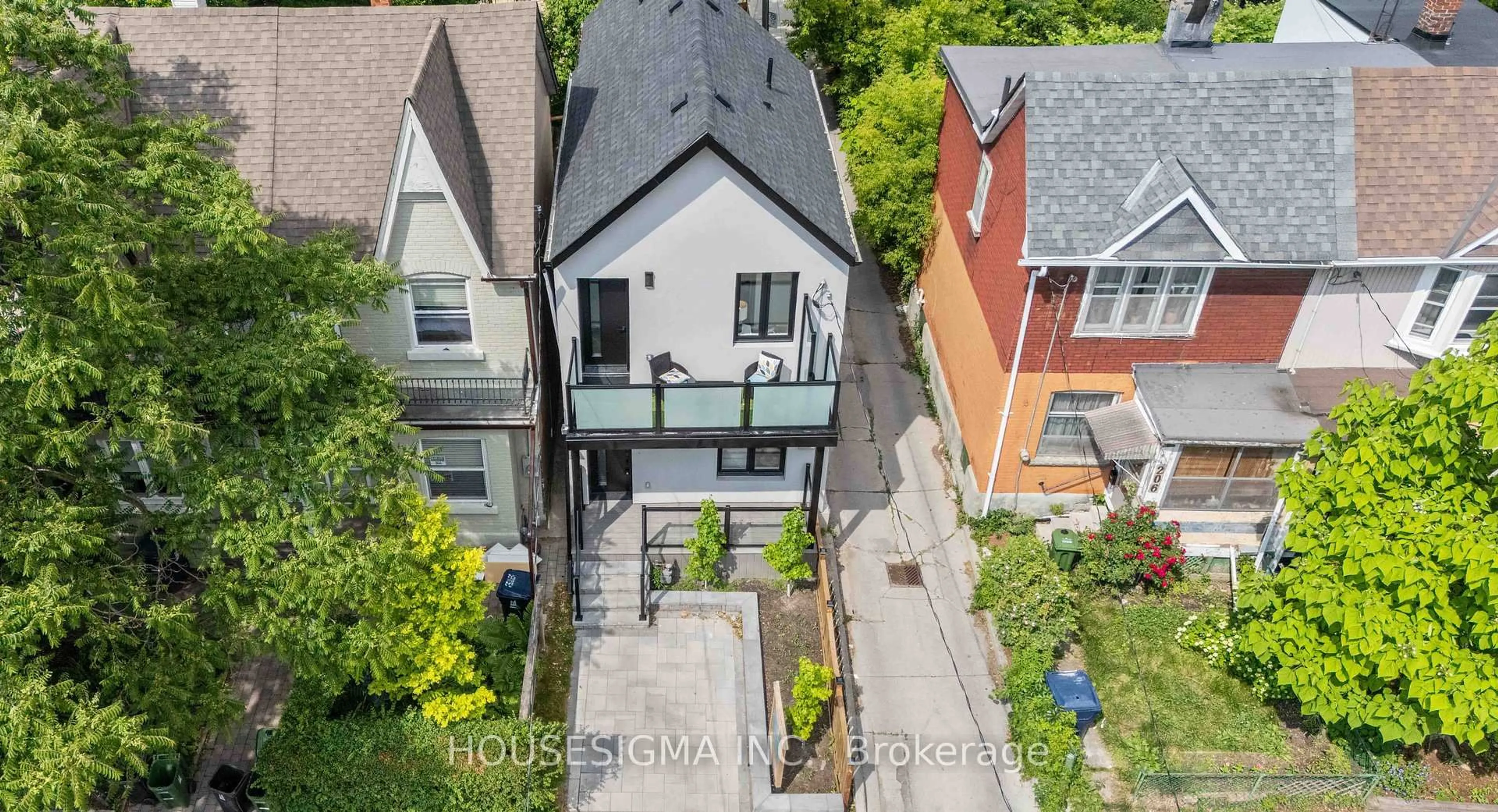 A pic from outside/outdoor area/front of a property/back of a property/a pic from drone, street for 204 Franklin Ave, Toronto Ontario M6P 3Z3