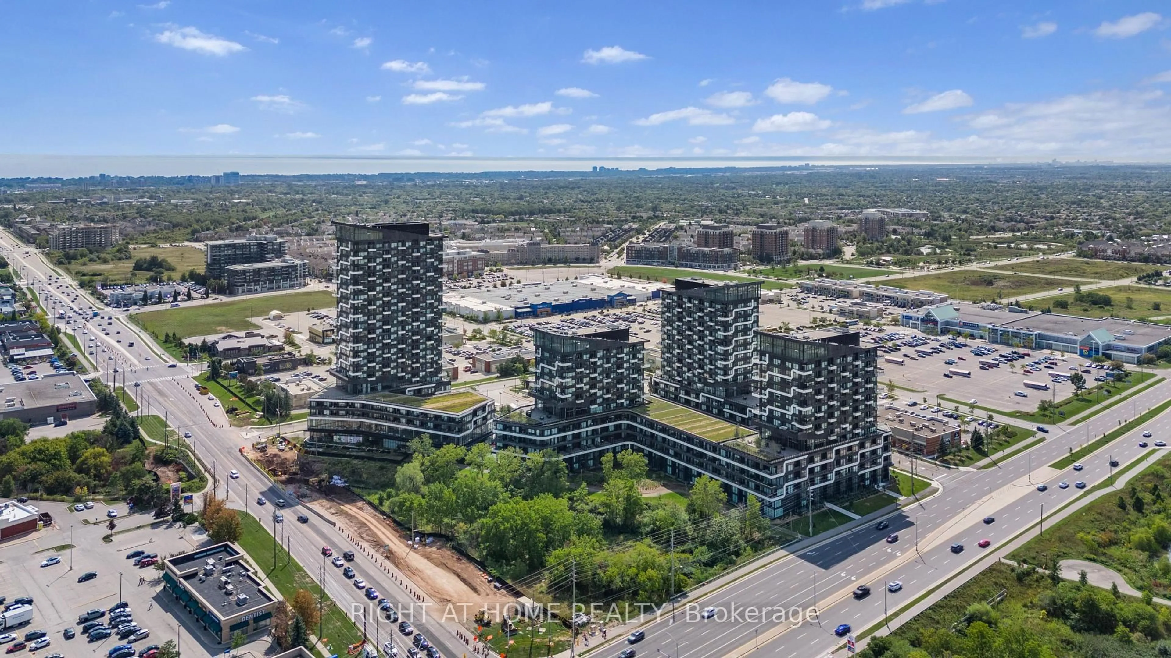 A pic from outside/outdoor area/front of a property/back of a property/a pic from drone, city buildings view from balcony for 297 Oak Walk Dr #6, Oakville Ontario L6H 3R6