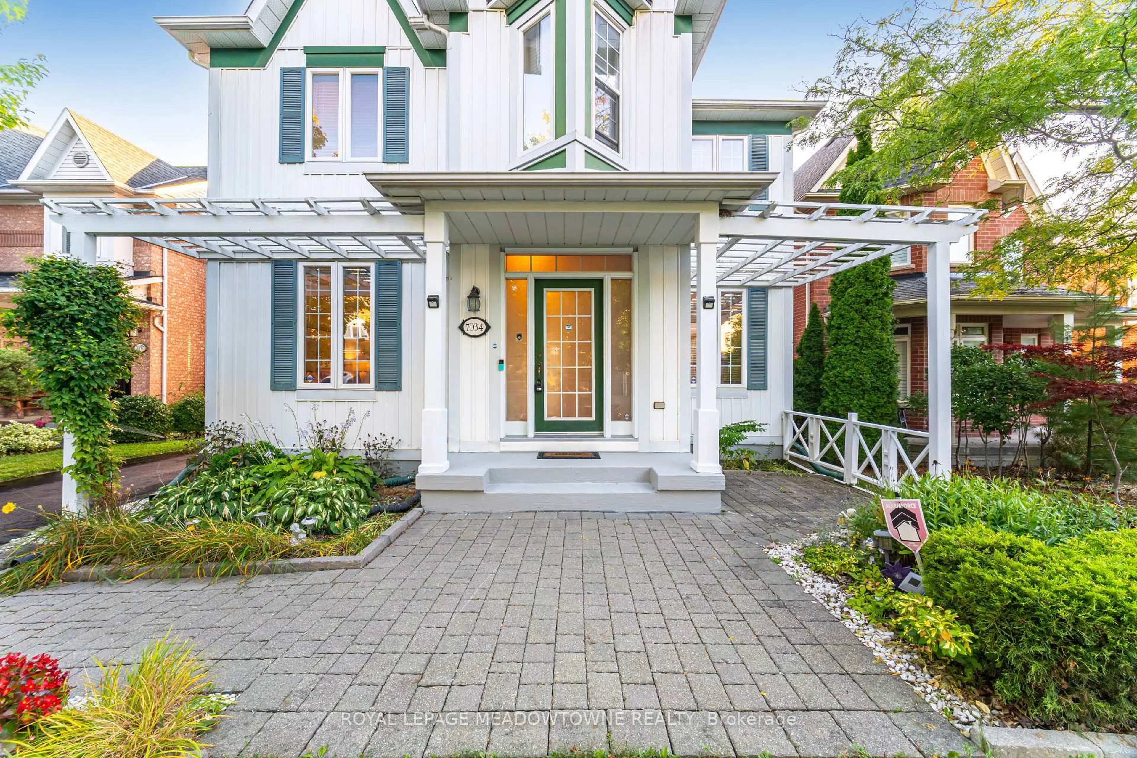 Unknown for 7034 Lessard Lane, Mississauga Ontario L5W 1A4