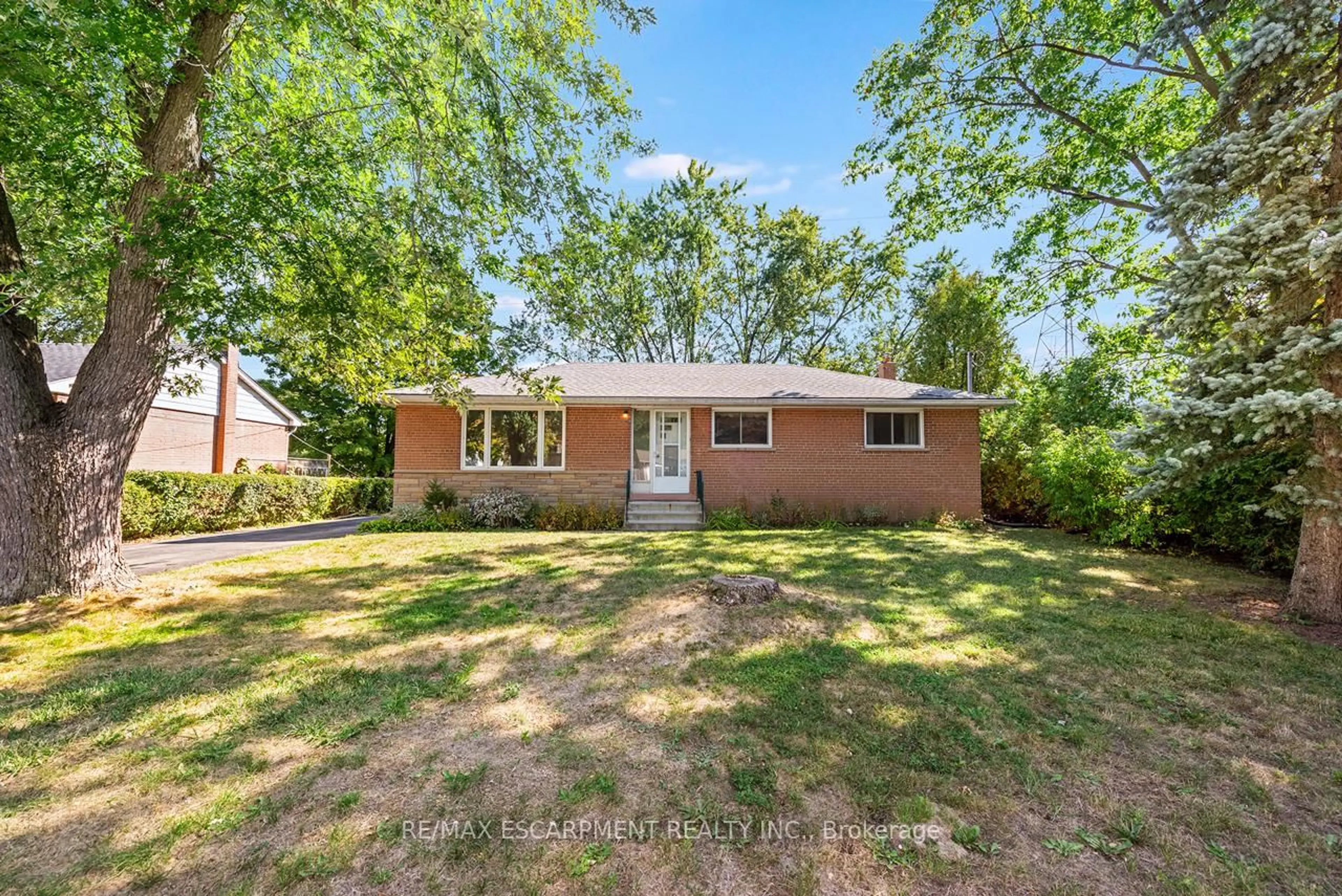 Home with brick exterior material, street for 2274 Sunnydale Dr, Burlington Ontario L7P 1E9
