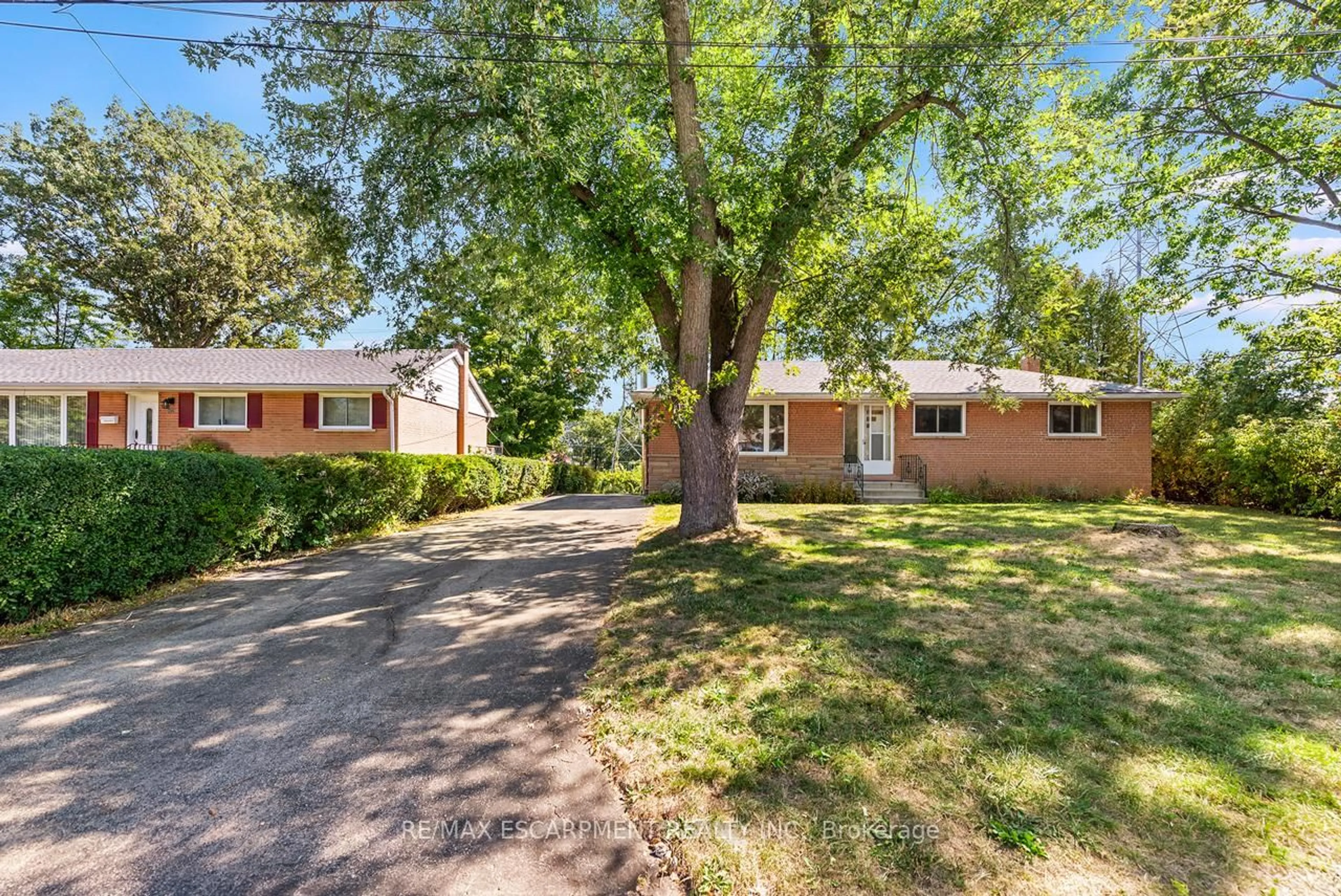 Home with brick exterior material, street for 2274 Sunnydale Dr, Burlington Ontario L7P 1E9