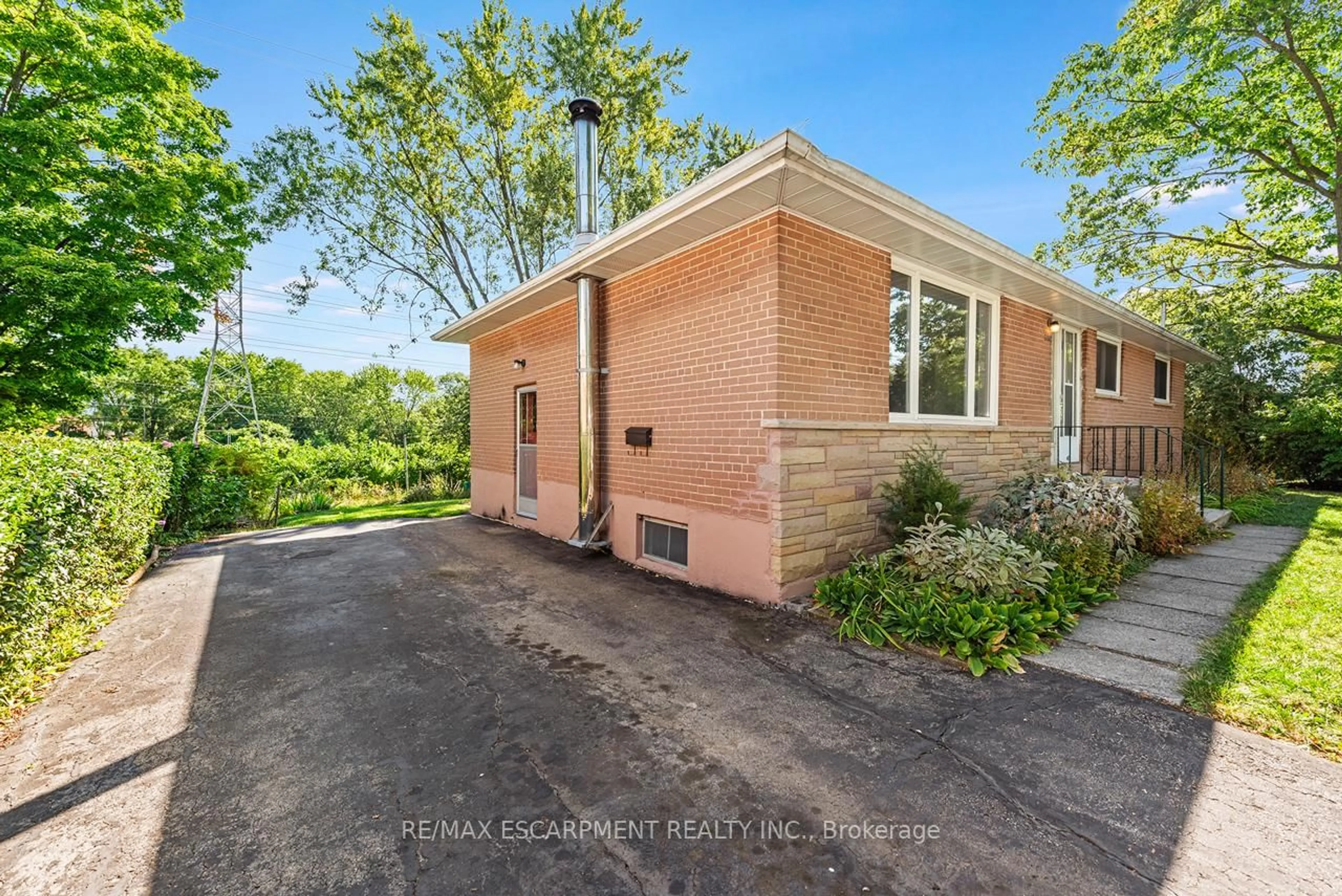 Home with brick exterior material, street for 2274 Sunnydale Dr, Burlington Ontario L7P 1E9