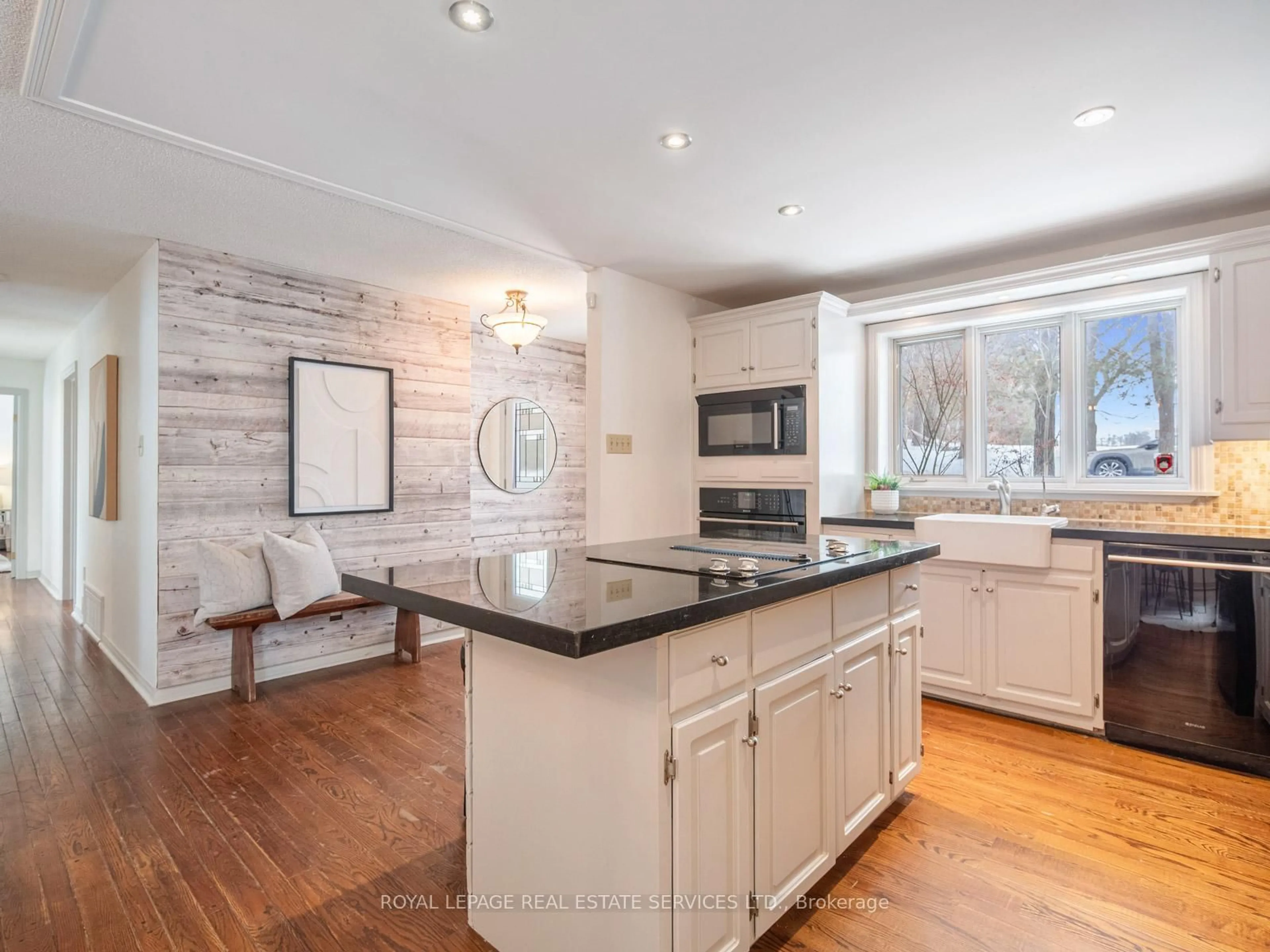 Open concept kitchen, unknown for 15754 Heart Lake Rd, Caledon Ontario L7C 2L2