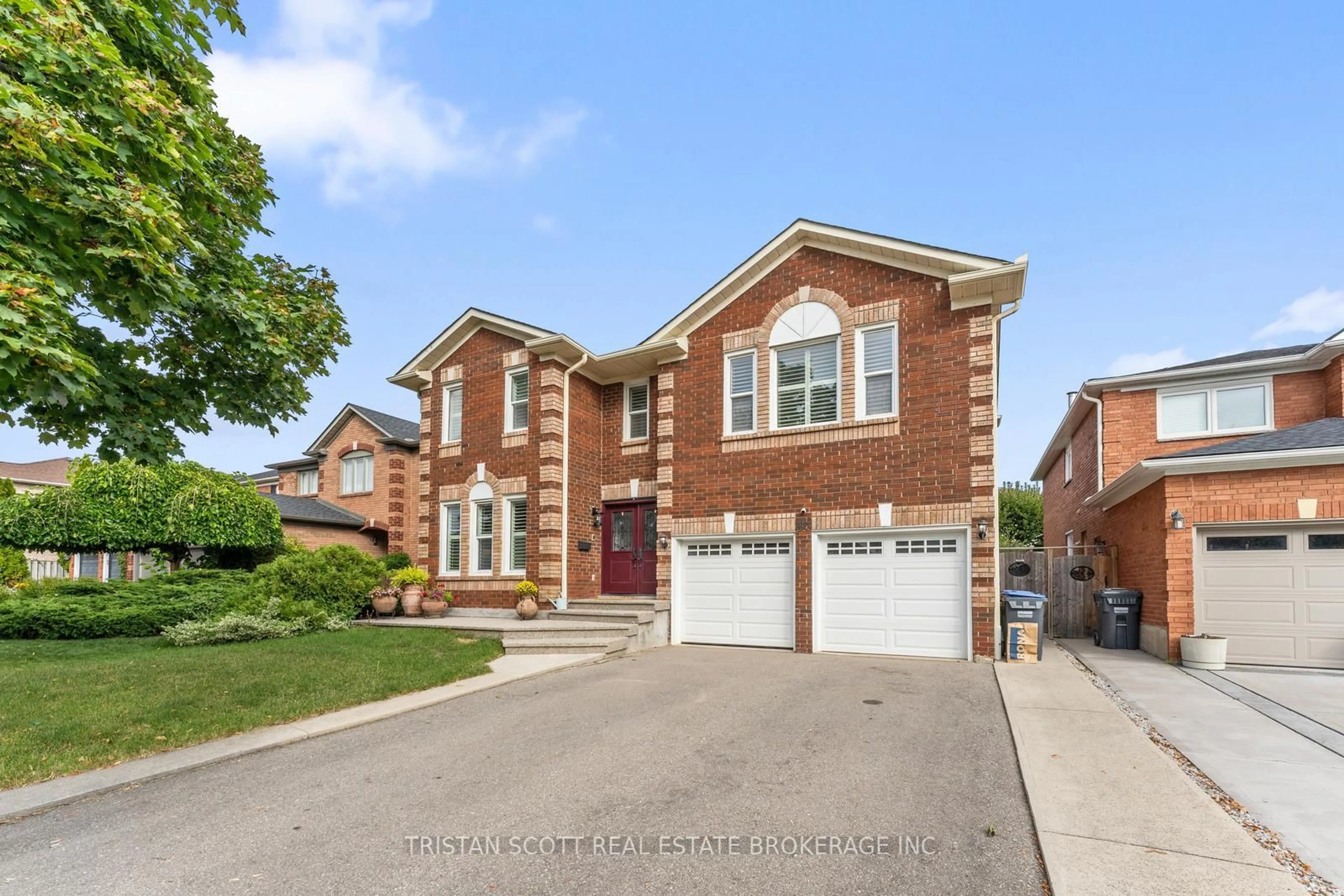 Home with brick exterior material, street for 2627 Ambercroft Tr, Mississauga Ontario L5M 4K2