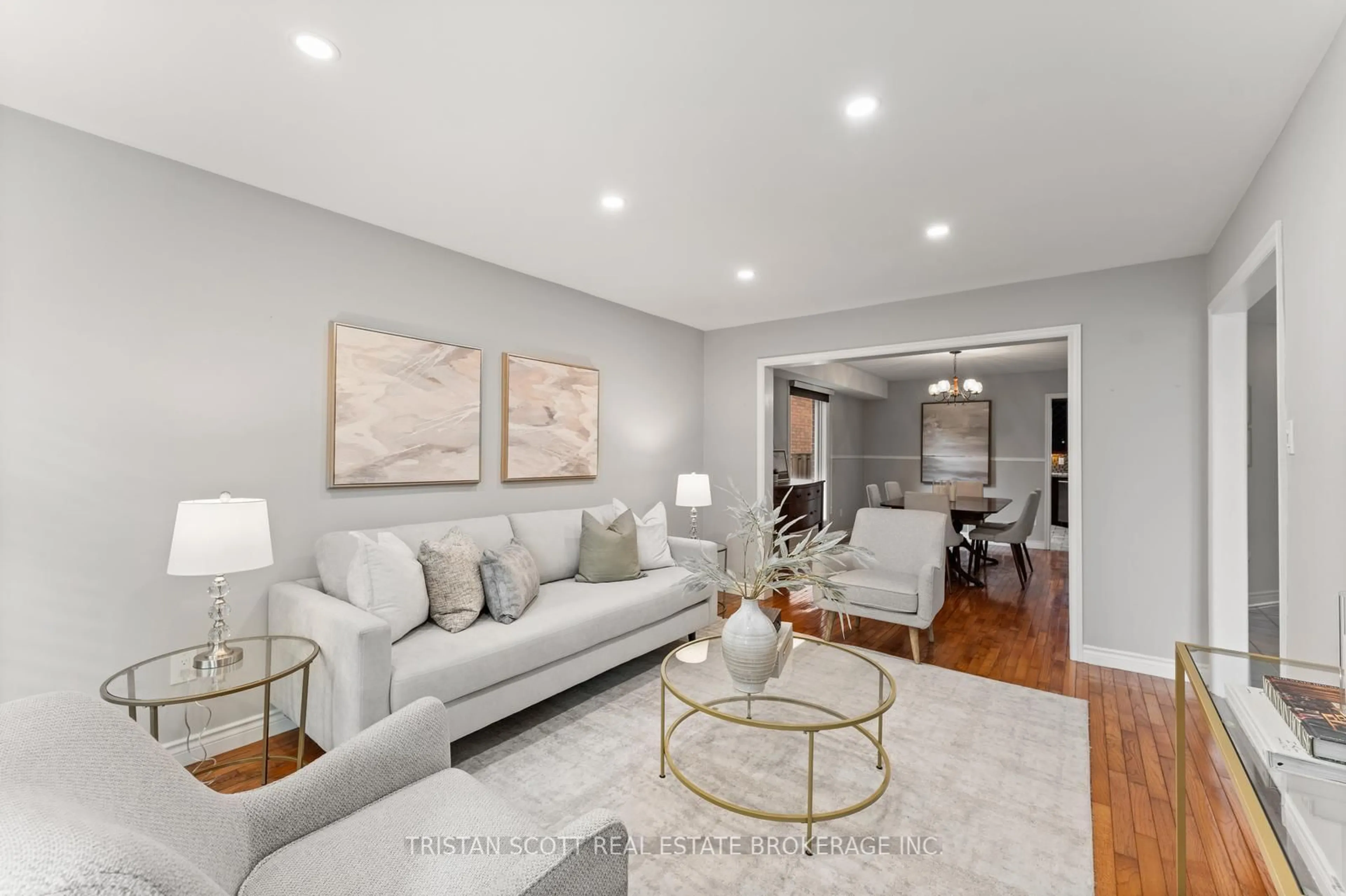 Living room with furniture, unknown for 2627 Ambercroft Tr, Mississauga Ontario L5M 4K2