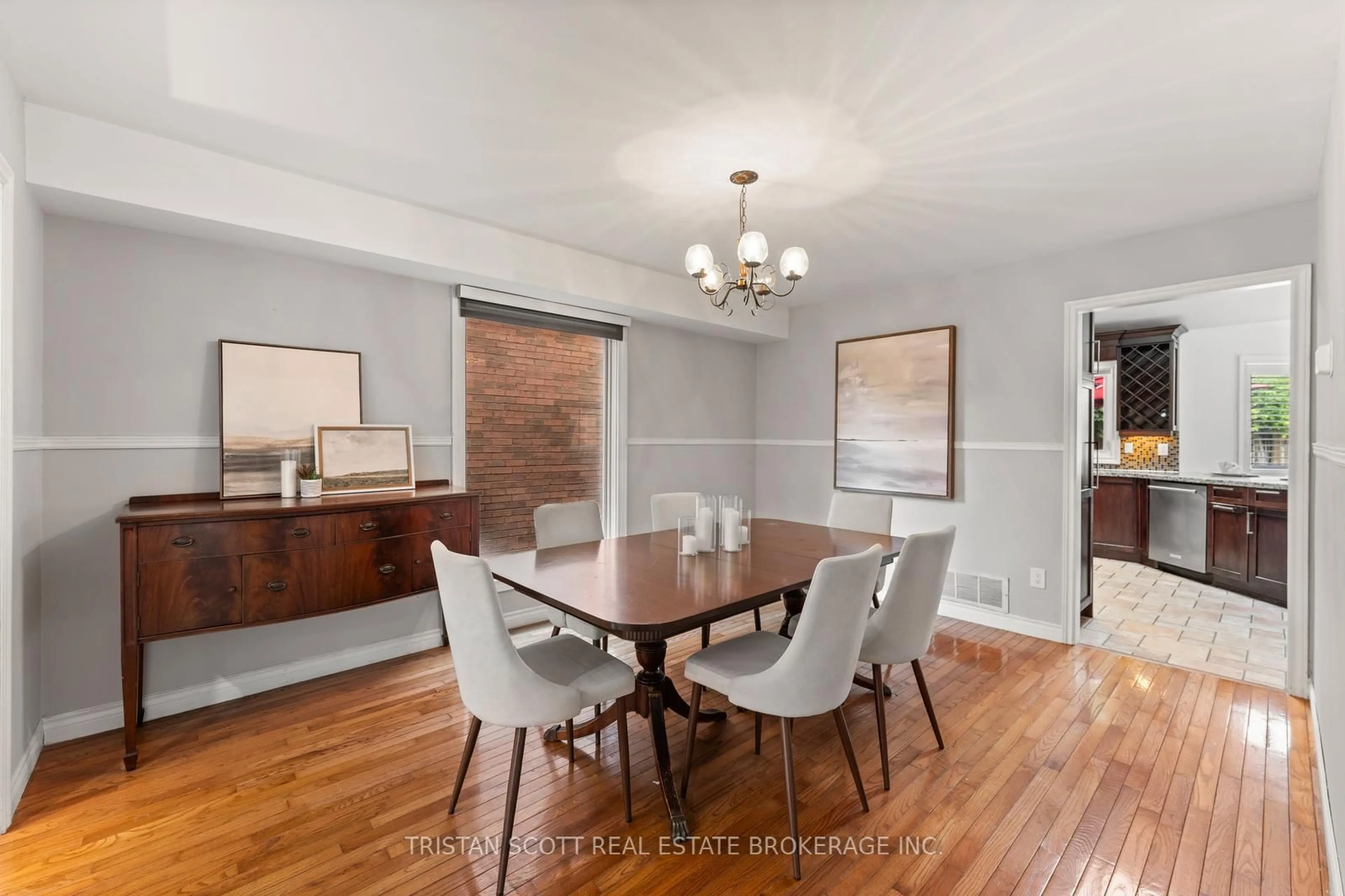 Dining room, wood/laminate floor for 2627 Ambercroft Tr, Mississauga Ontario L5M 4K2