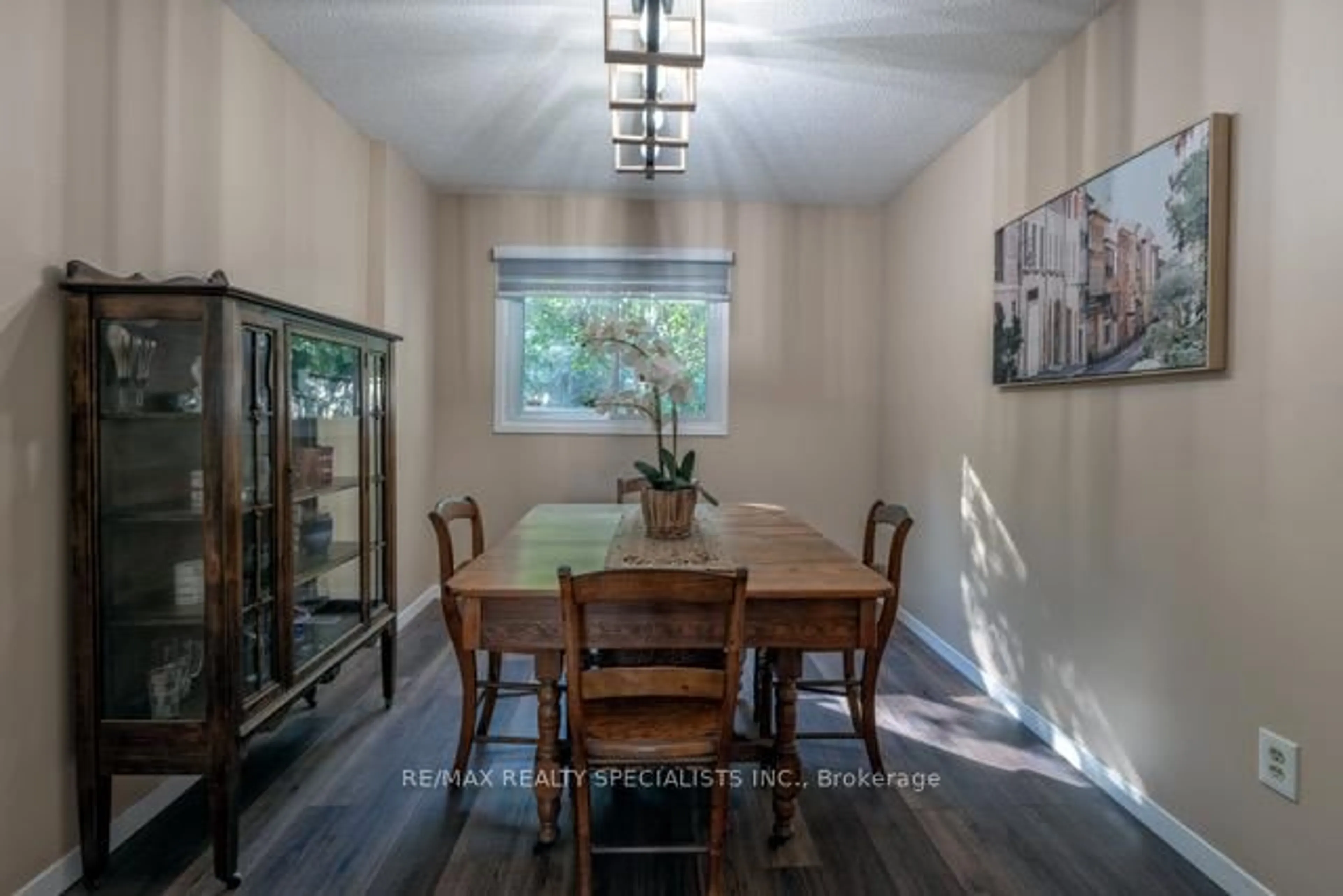 Dining room, wood/laminate floor for 45 Neuchatel Pl #45, Mississauga Ontario L5N 6A7