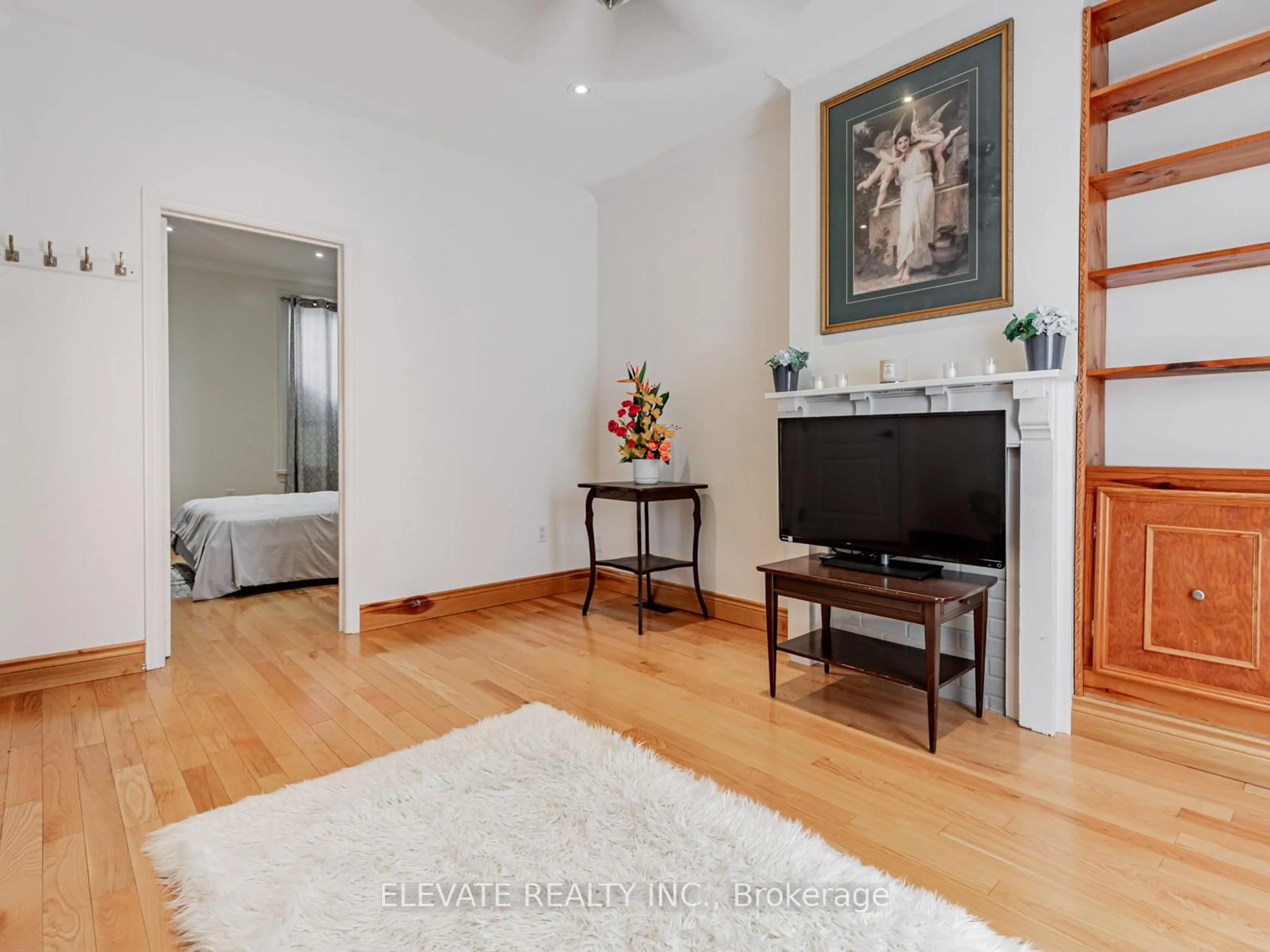 Unknown for 10 Burnfield Ave, Toronto Ontario M6G 1Y5