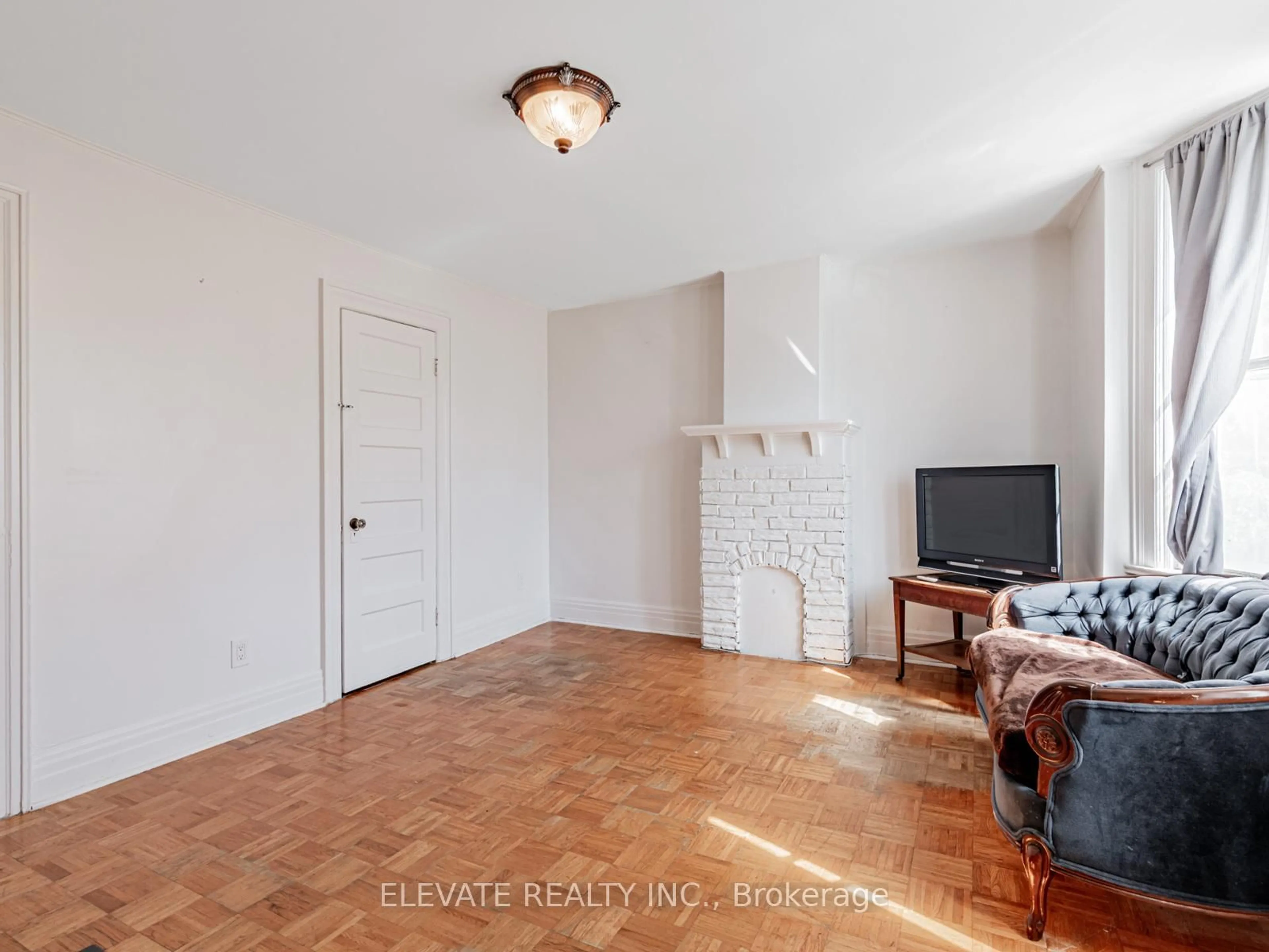 Unknown for 10 Burnfield Ave, Toronto Ontario M6G 1Y5