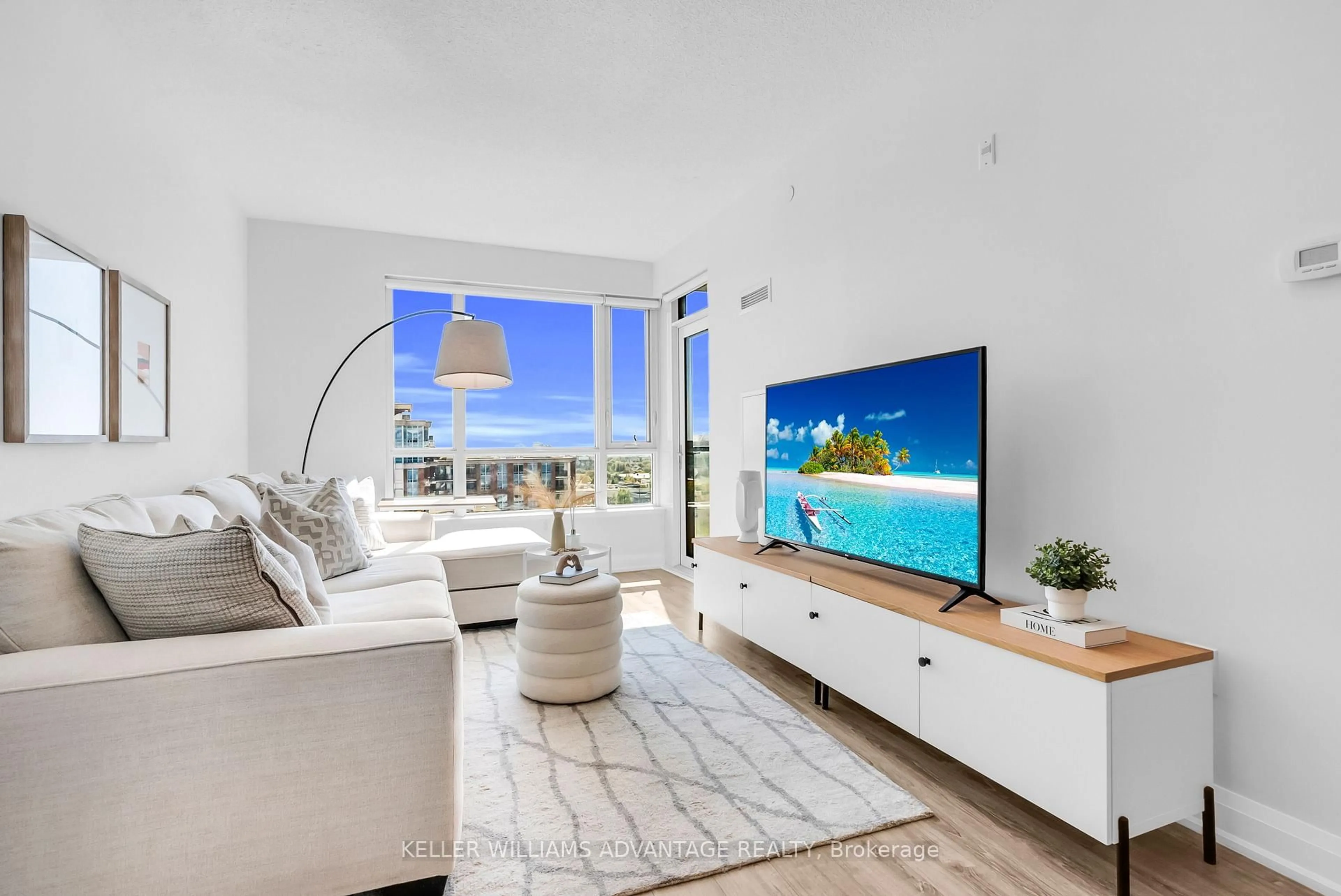 Living room with furniture, unknown for 2800 Keele St #813, Toronto Ontario M3M 2G4