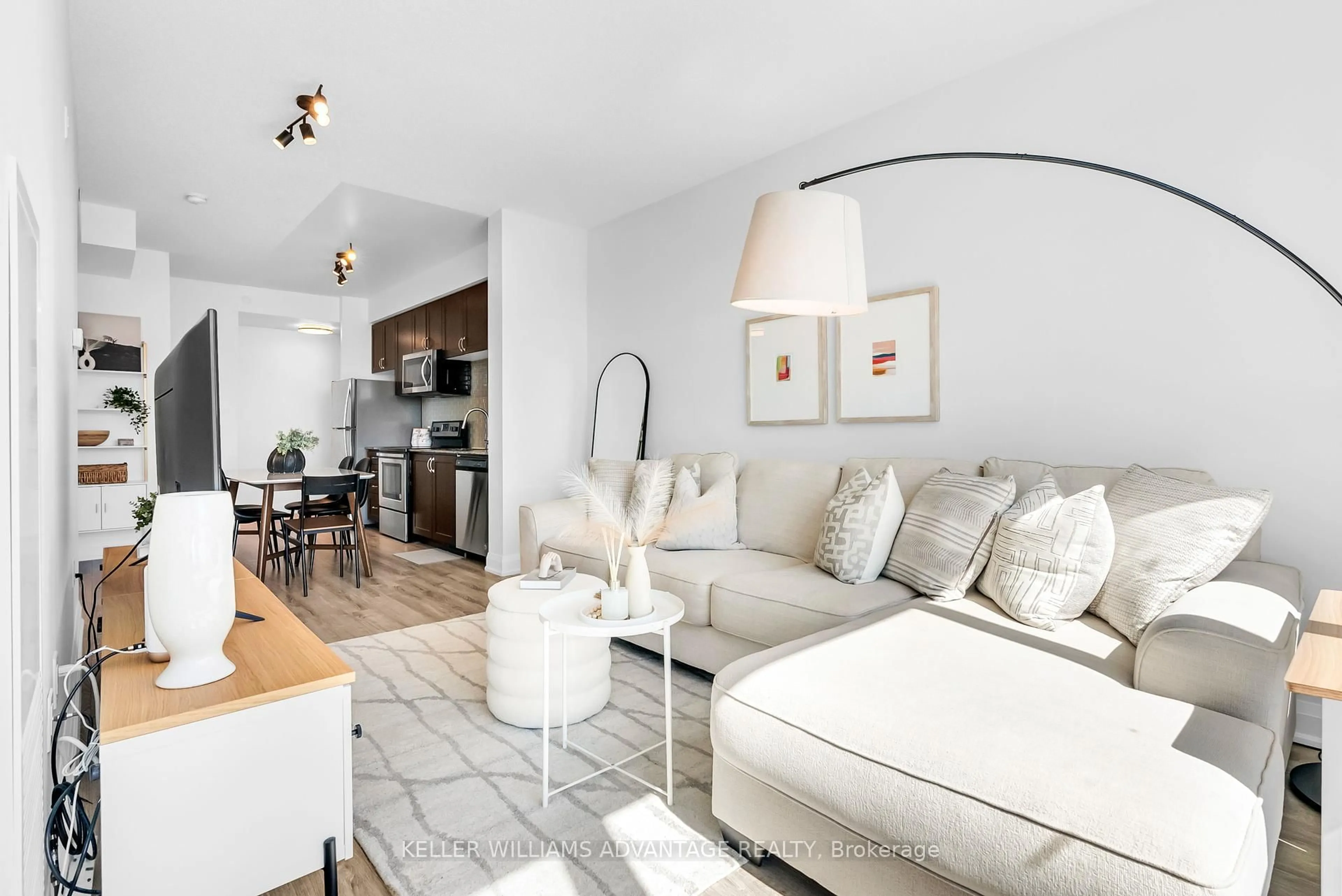 Living room with furniture, unknown for 2800 Keele St #813, Toronto Ontario M3M 2G4