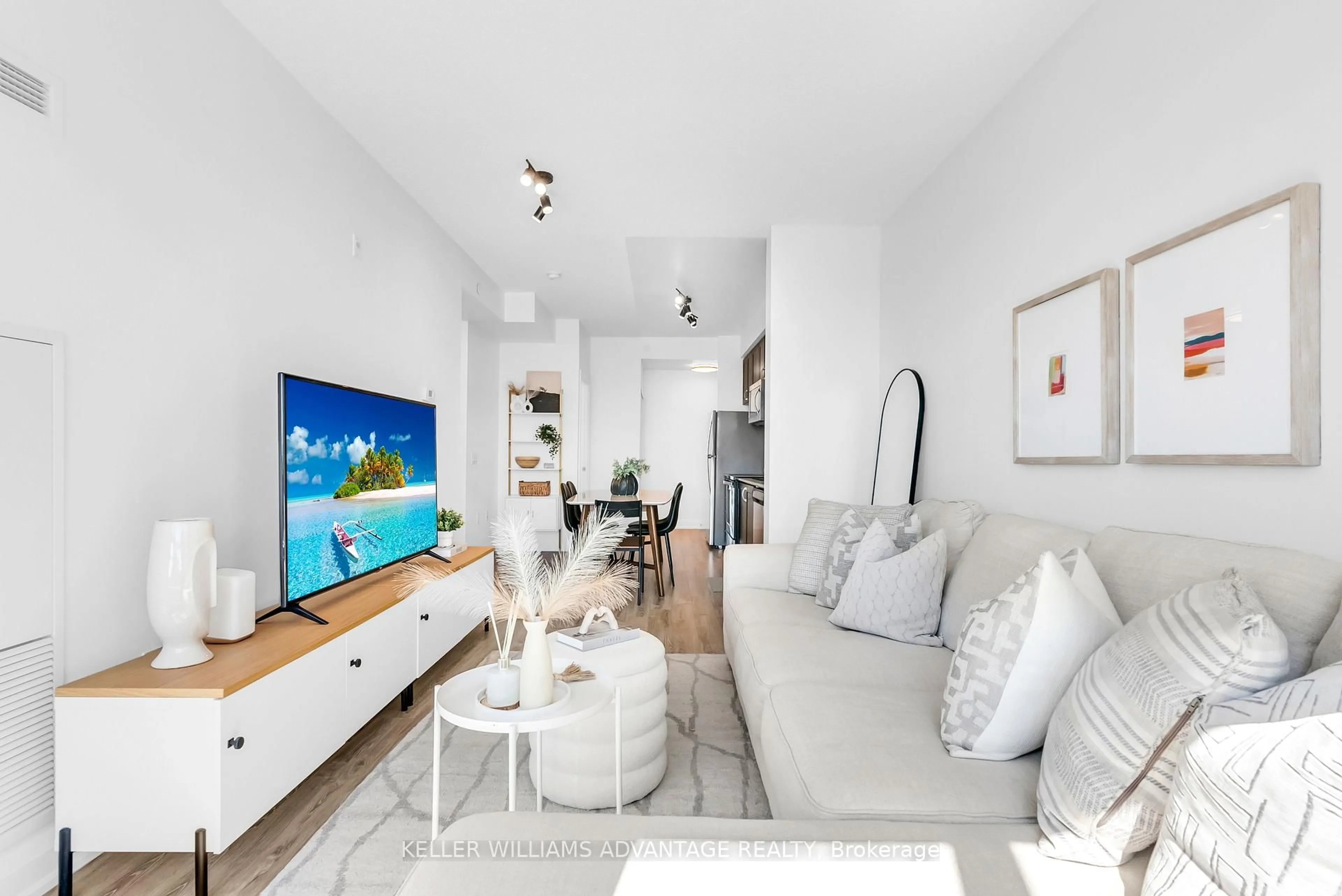 Living room with furniture, unknown for 2800 Keele St #813, Toronto Ontario M3M 2G4