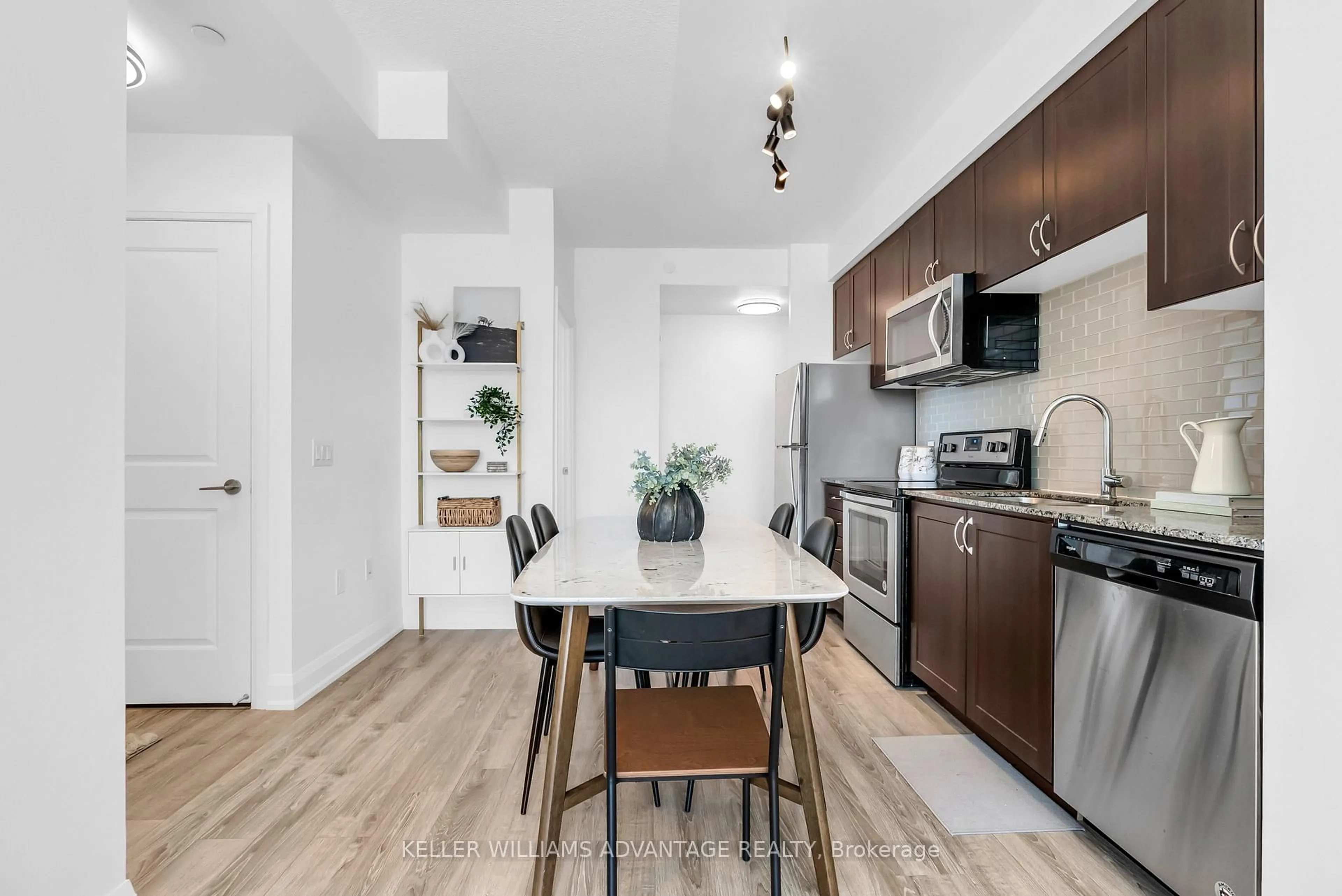 Standard kitchen, unknown for 2800 Keele St #813, Toronto Ontario M3M 2G4