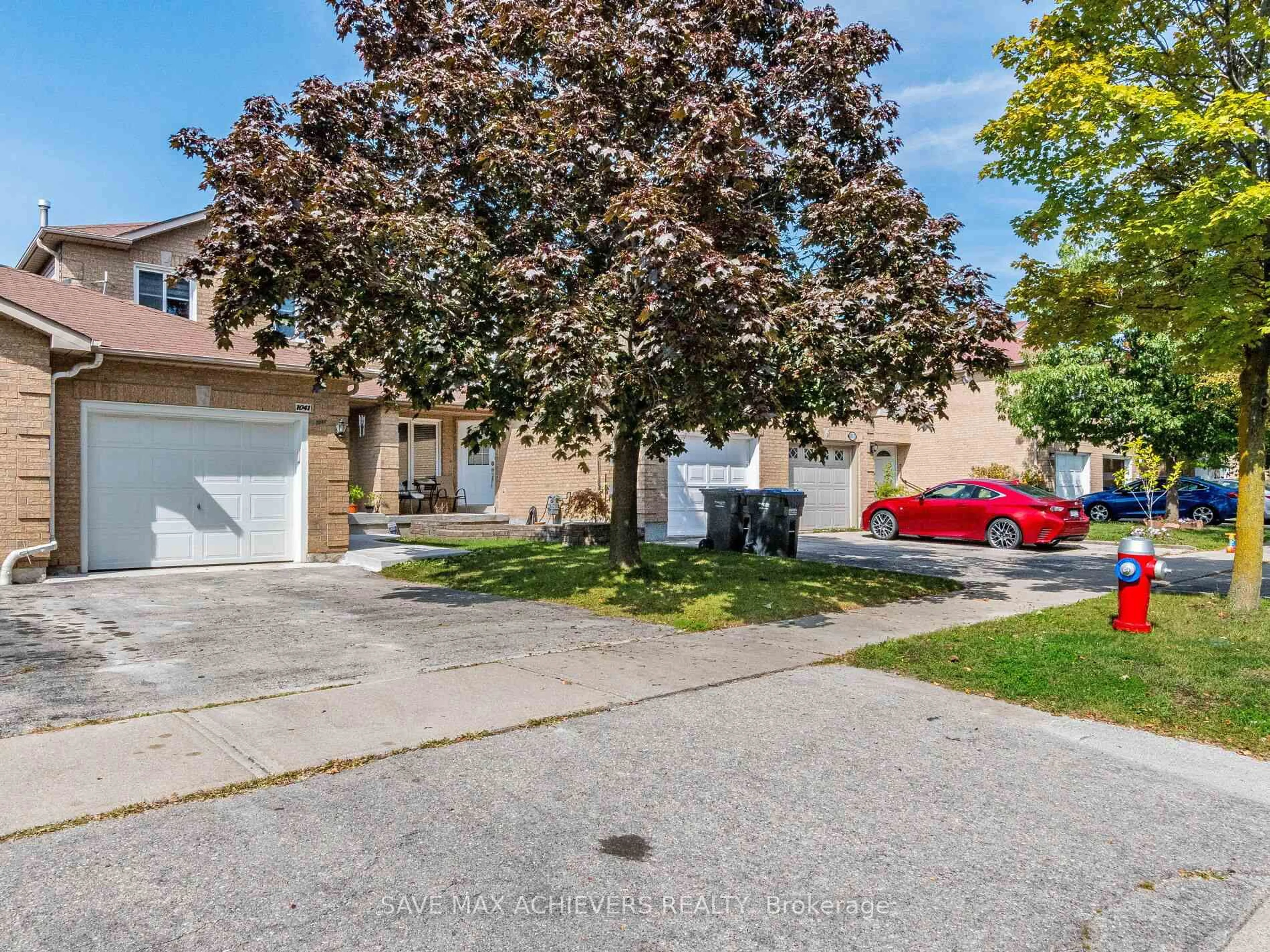 A pic from outside/outdoor area/front of a property/back of a property/a pic from drone, street for 1041 Blizzard Rd, Mississauga Ontario L5V 1T2