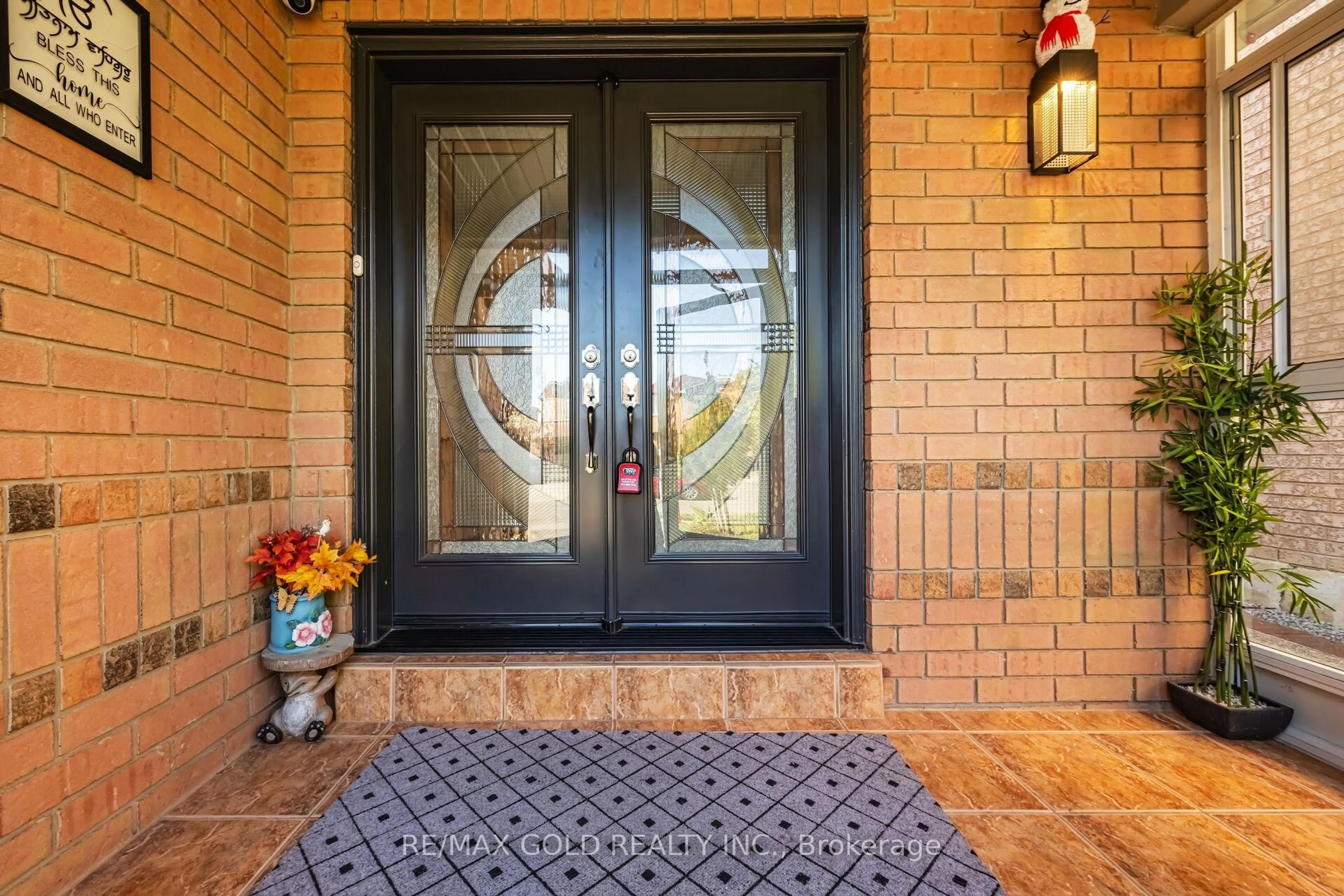 Indoor entryway for 53 loons call Cres, Brampton Ontario L6R 2G4
