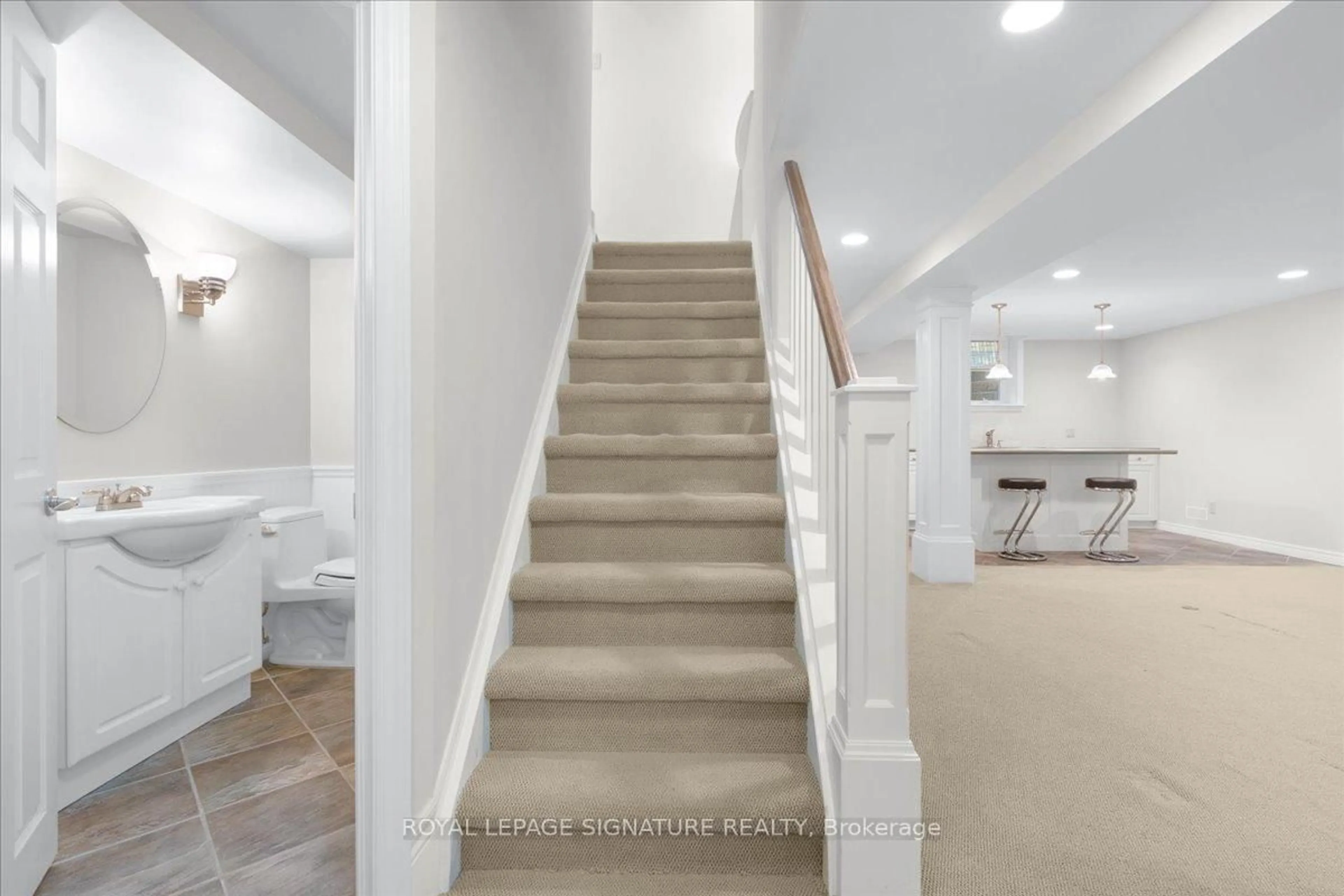 Stairs for 6019 Tillsdown Dr, Mississauga Ontario L5N 4M5