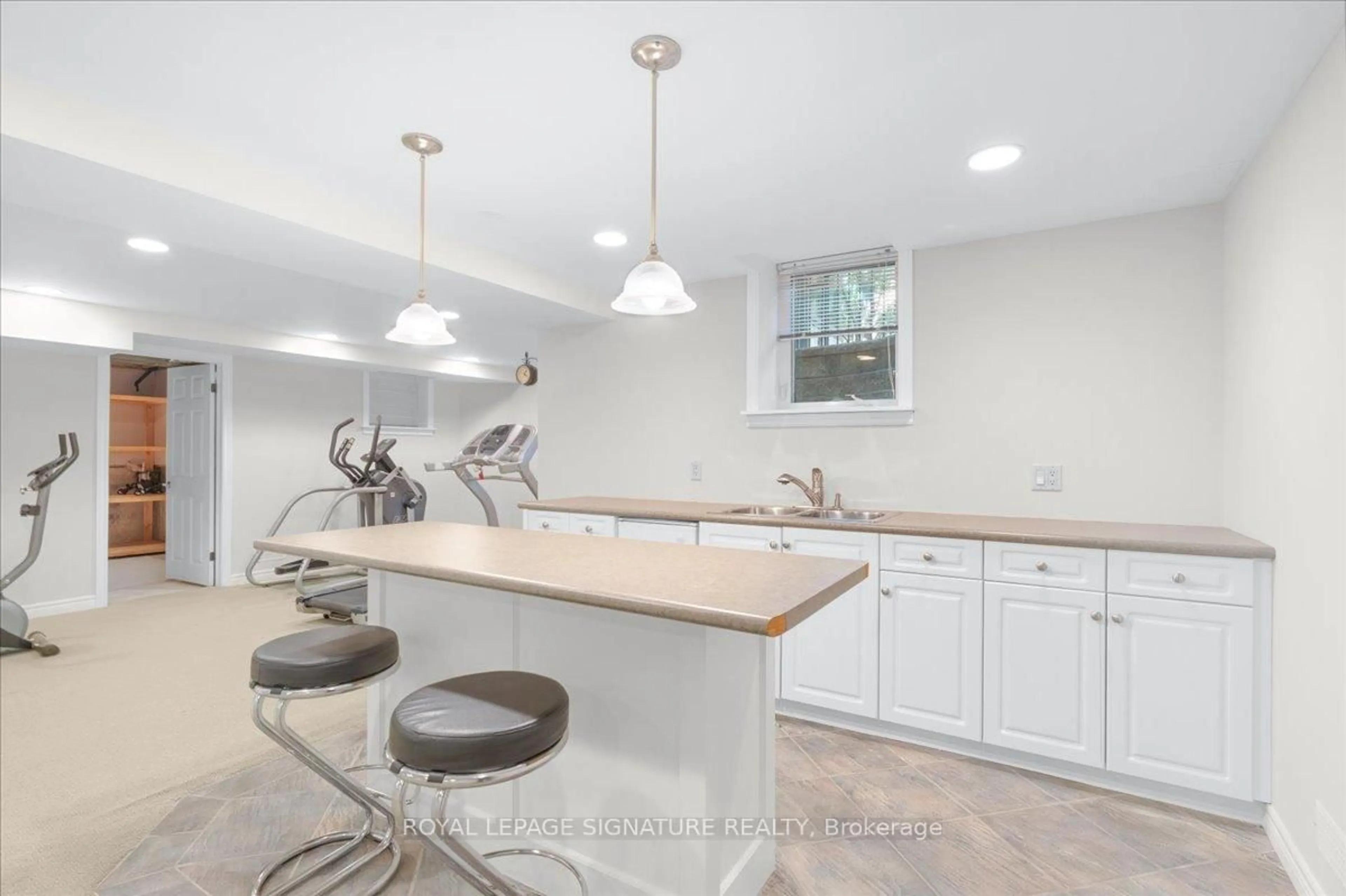 Open concept kitchen, unknown for 6019 Tillsdown Dr, Mississauga Ontario L5N 4M5