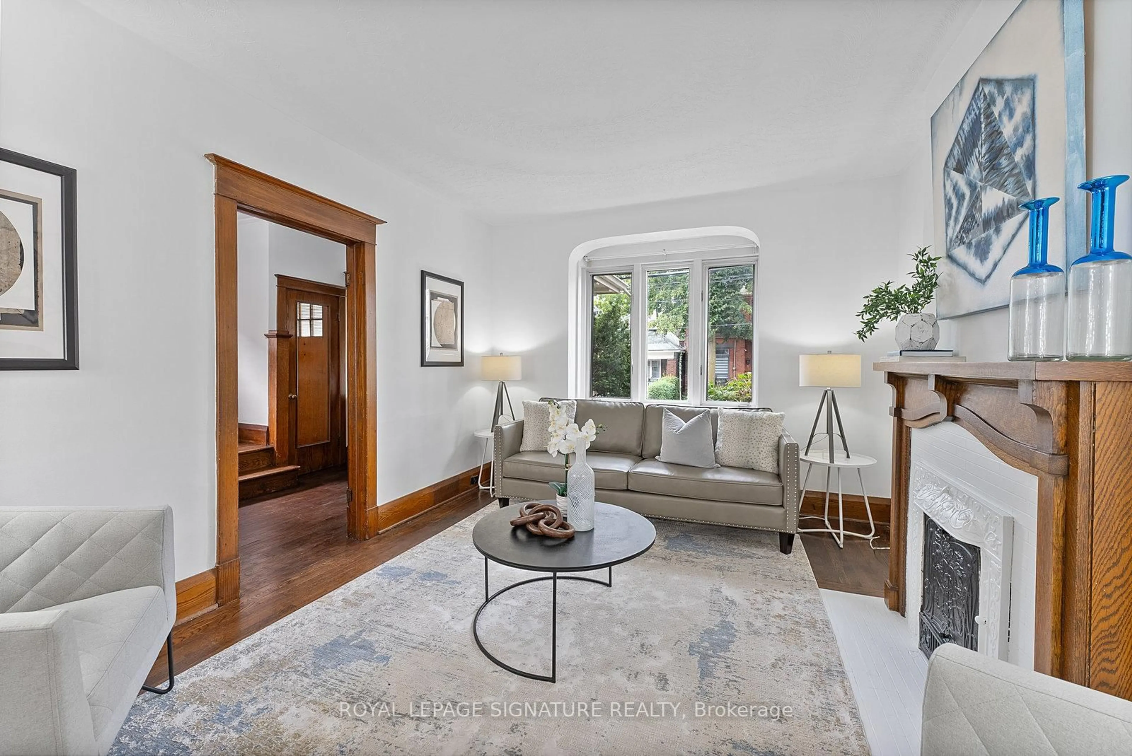 Living room with furniture, unknown for 9 Kennedy Ave, Toronto Ontario M6S 2X6