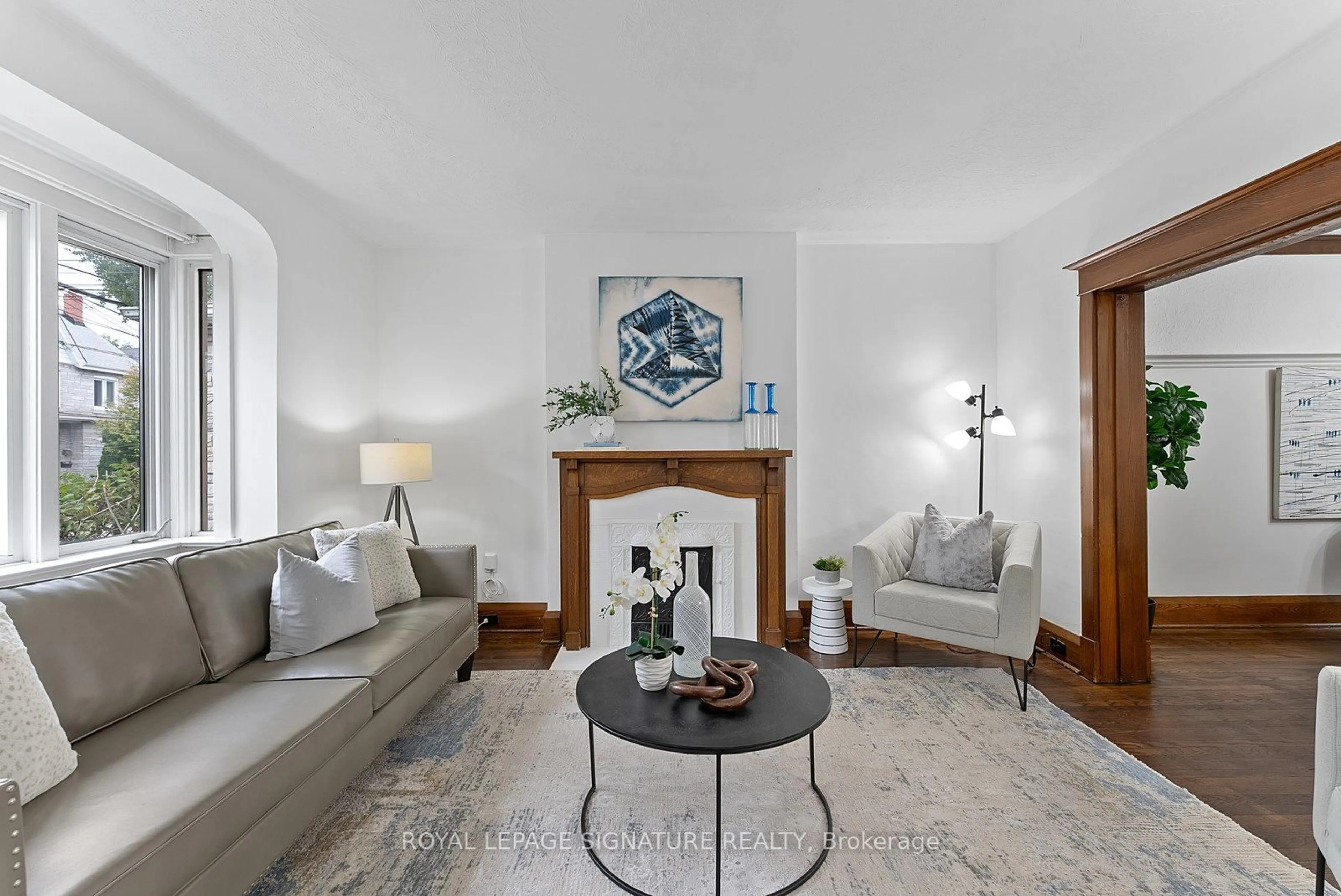 Living room with furniture, unknown for 9 Kennedy Ave, Toronto Ontario M6S 2X6