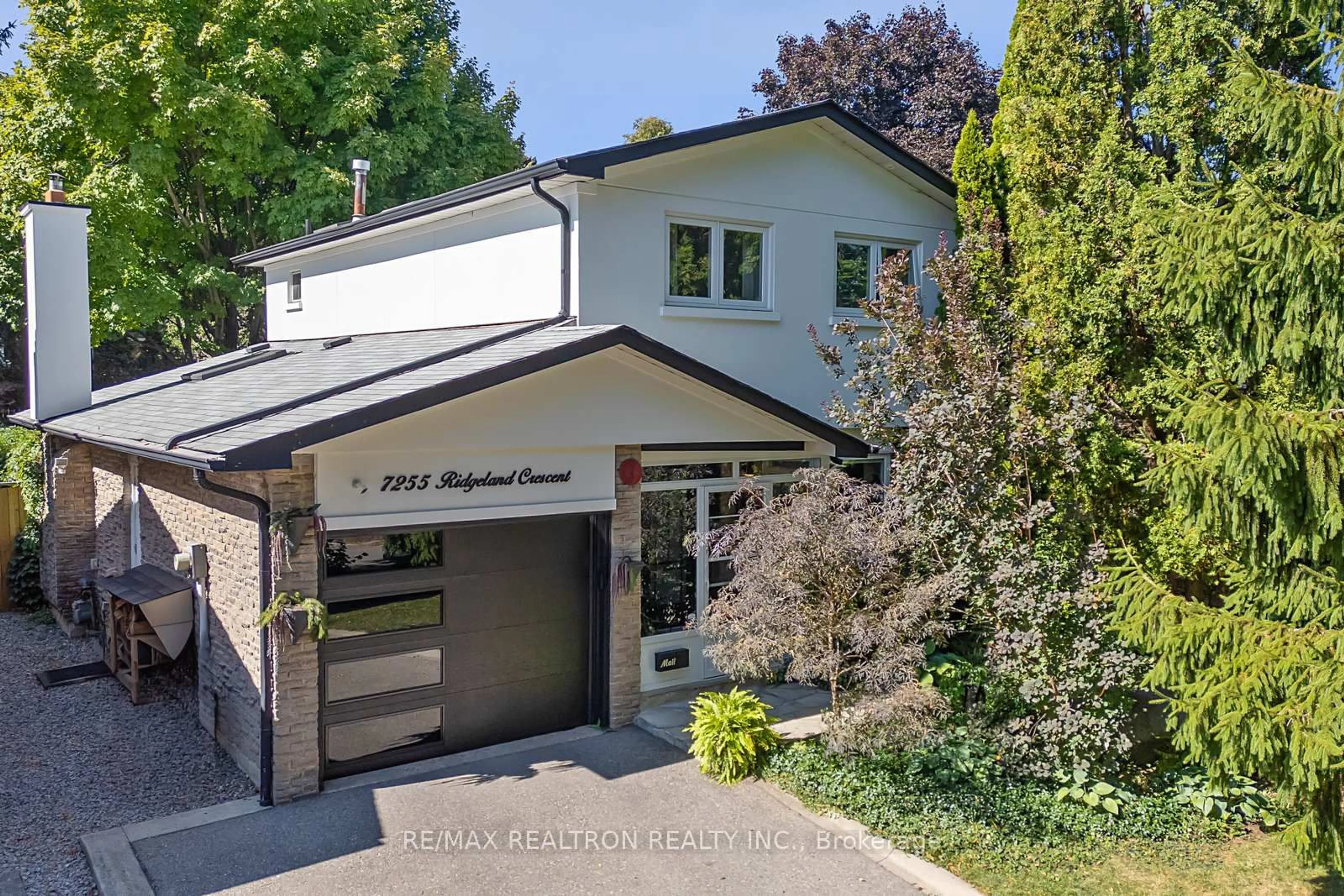 Home with brick exterior material, street for 7255 Ridgeland Cres, Mississauga Ontario L5N 1Z1