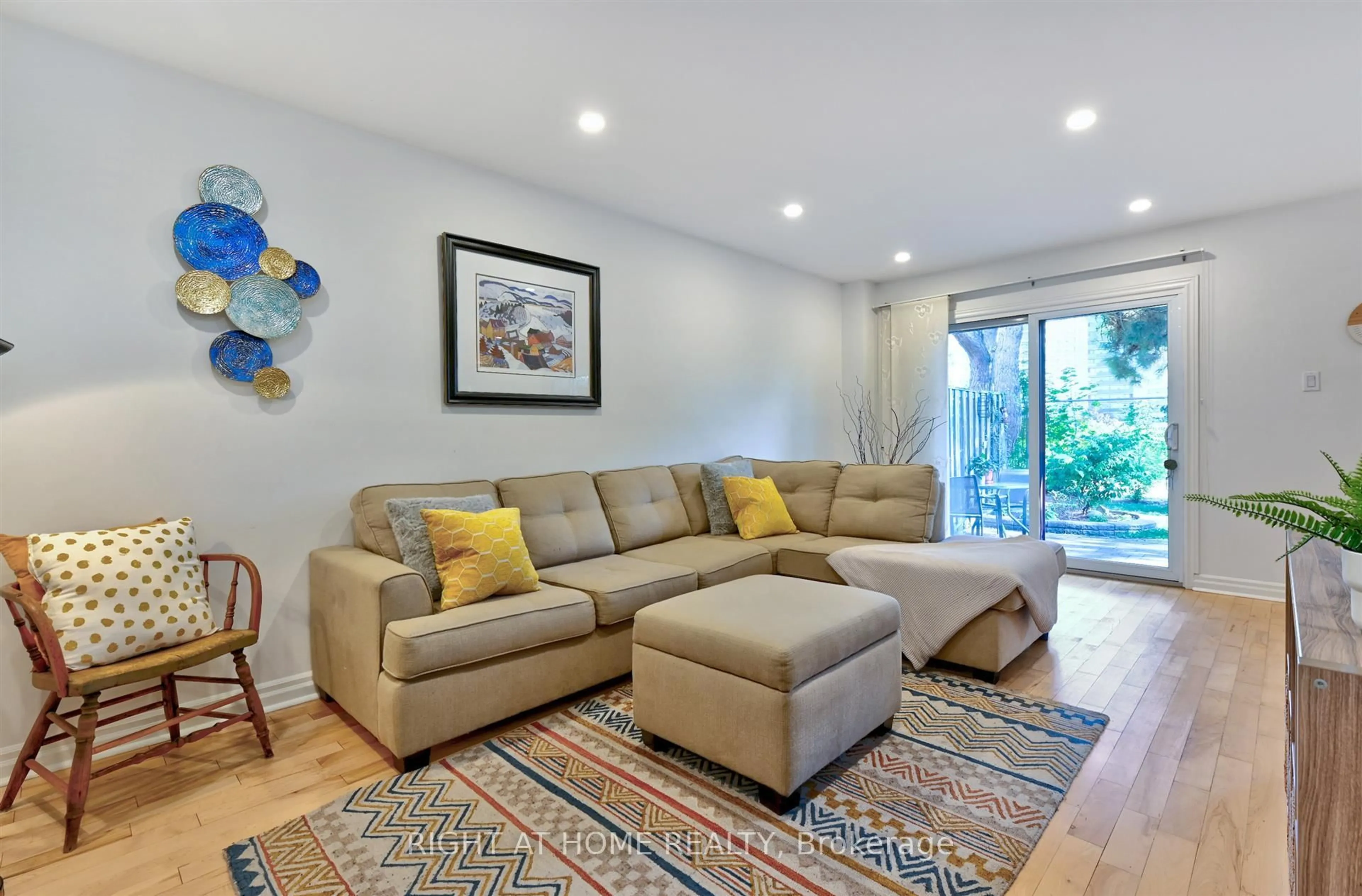 Living room with furniture, unknown for 600 Silver Creek Blvd #3, Mississauga Ontario L5A 2B4