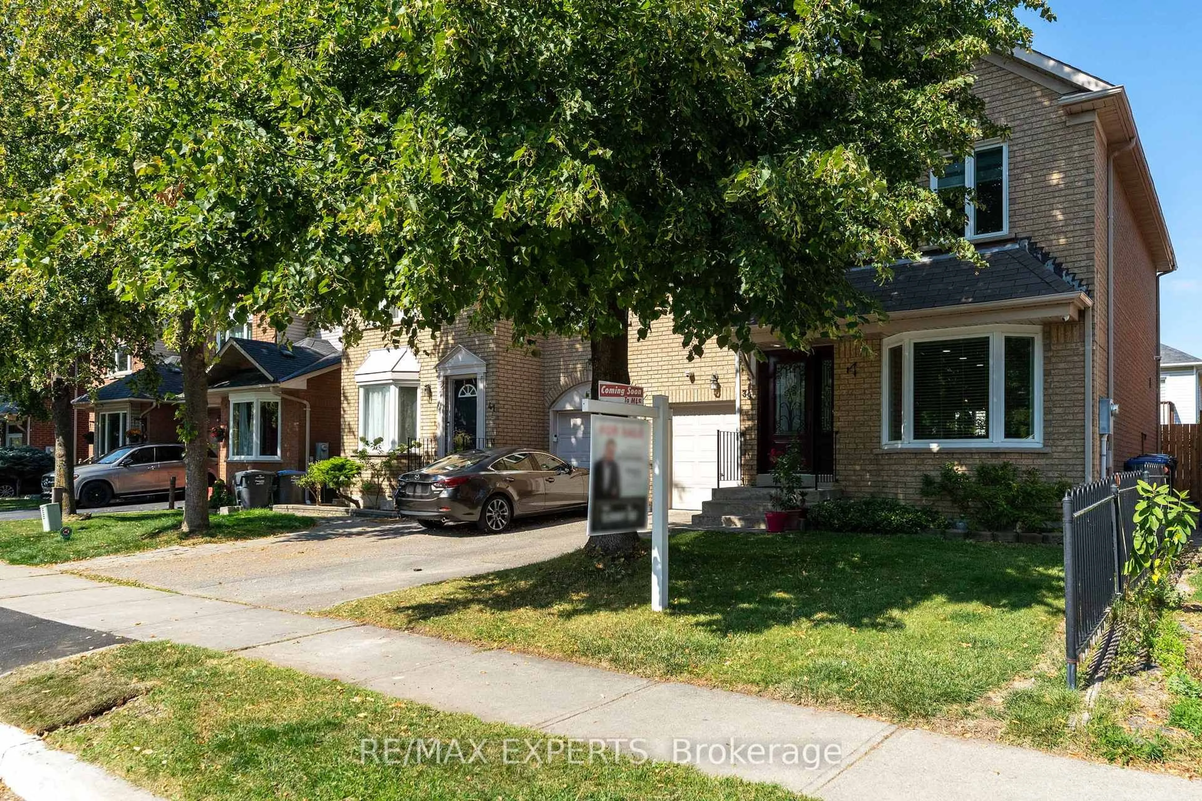A pic from outside/outdoor area/front of a property/back of a property/a pic from drone, street for 39 Softneedle Ave, Brampton Ontario L6R 1K4