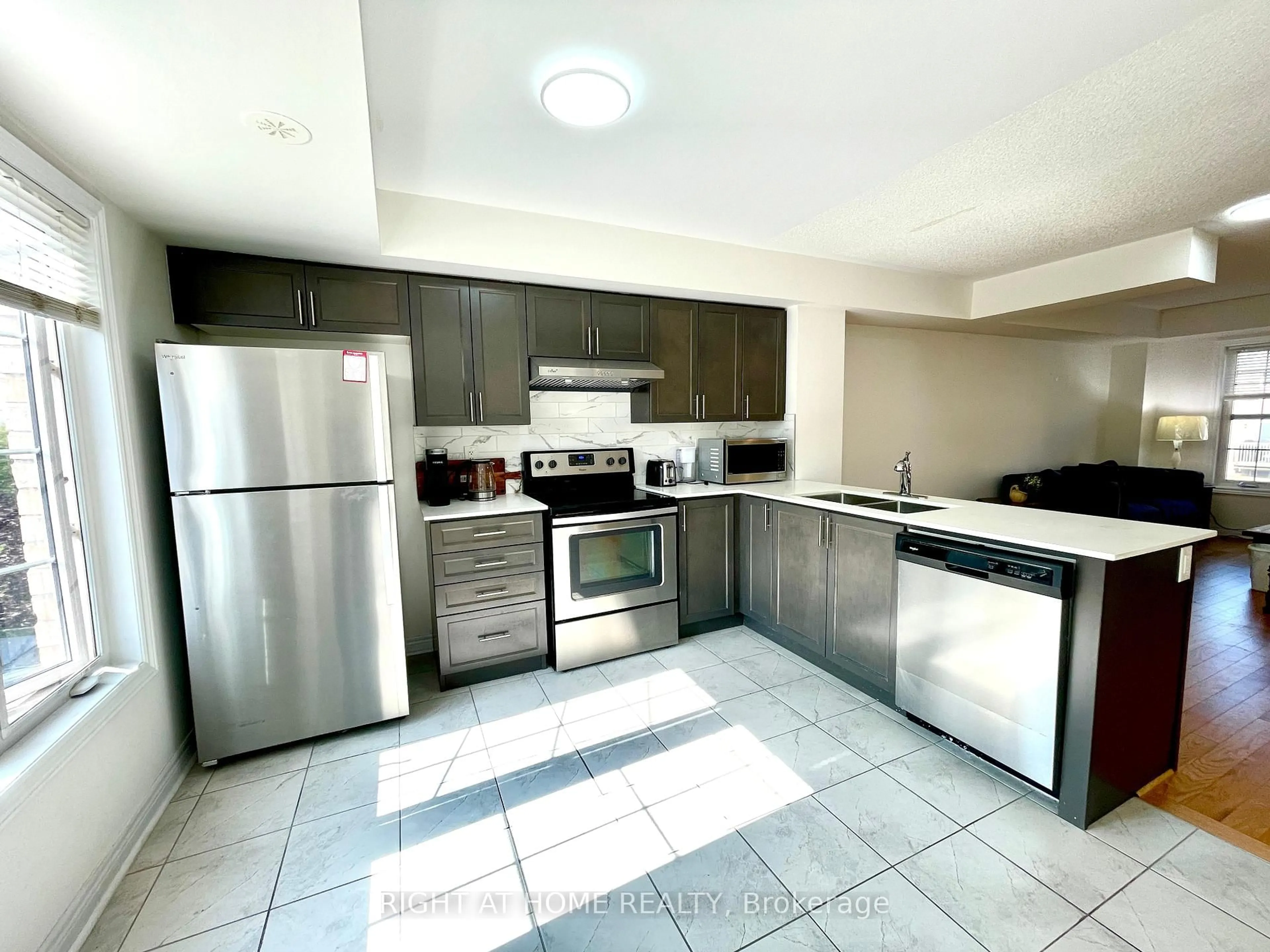 Standard kitchen, ceramic/tile floor for 2280 Baronwood Dr #91, Oakville Ontario L6M 0K4