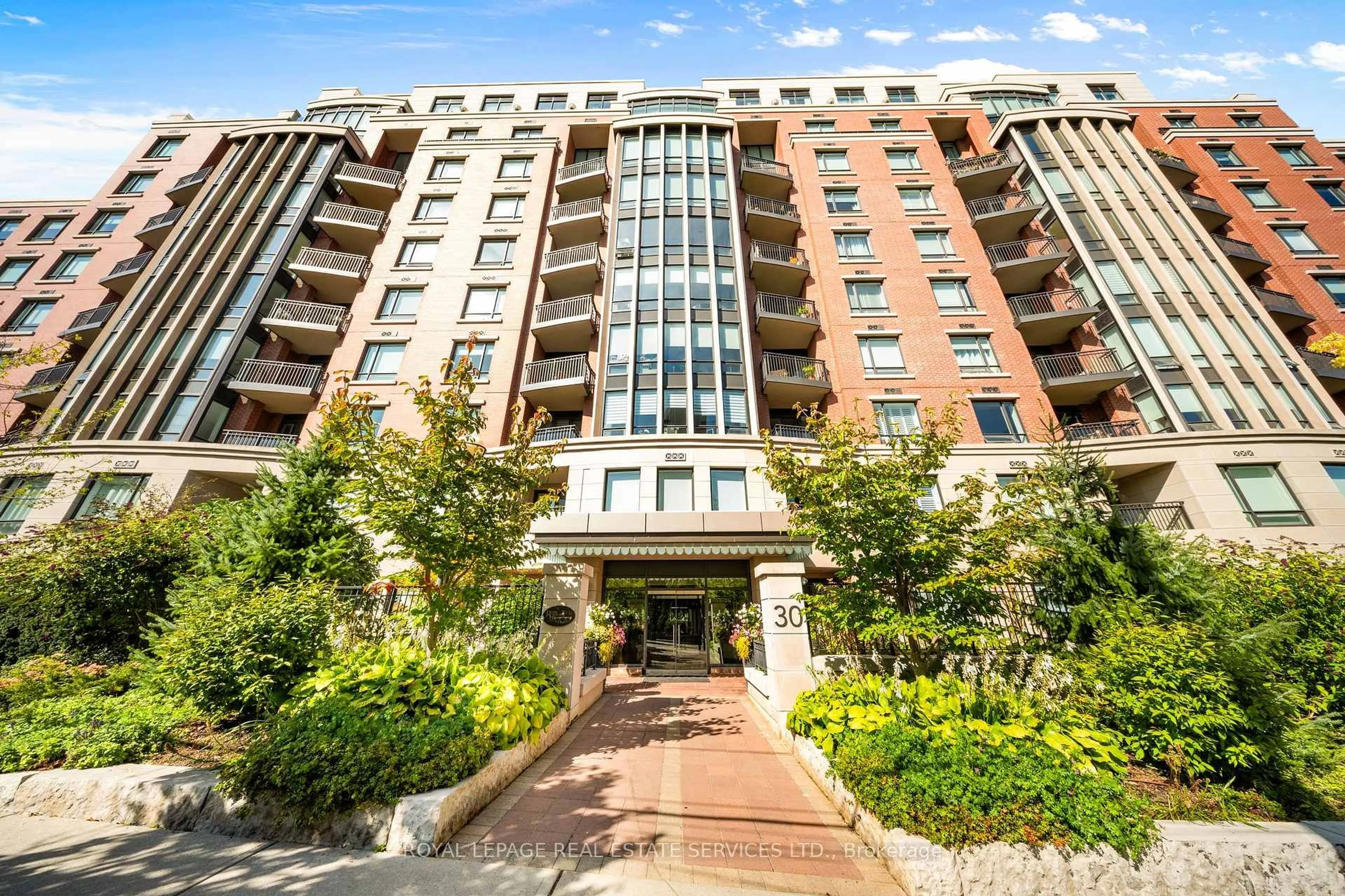 Indoor foyer for 30 Old Mill Rd #602, Toronto Ontario M8X 0A5