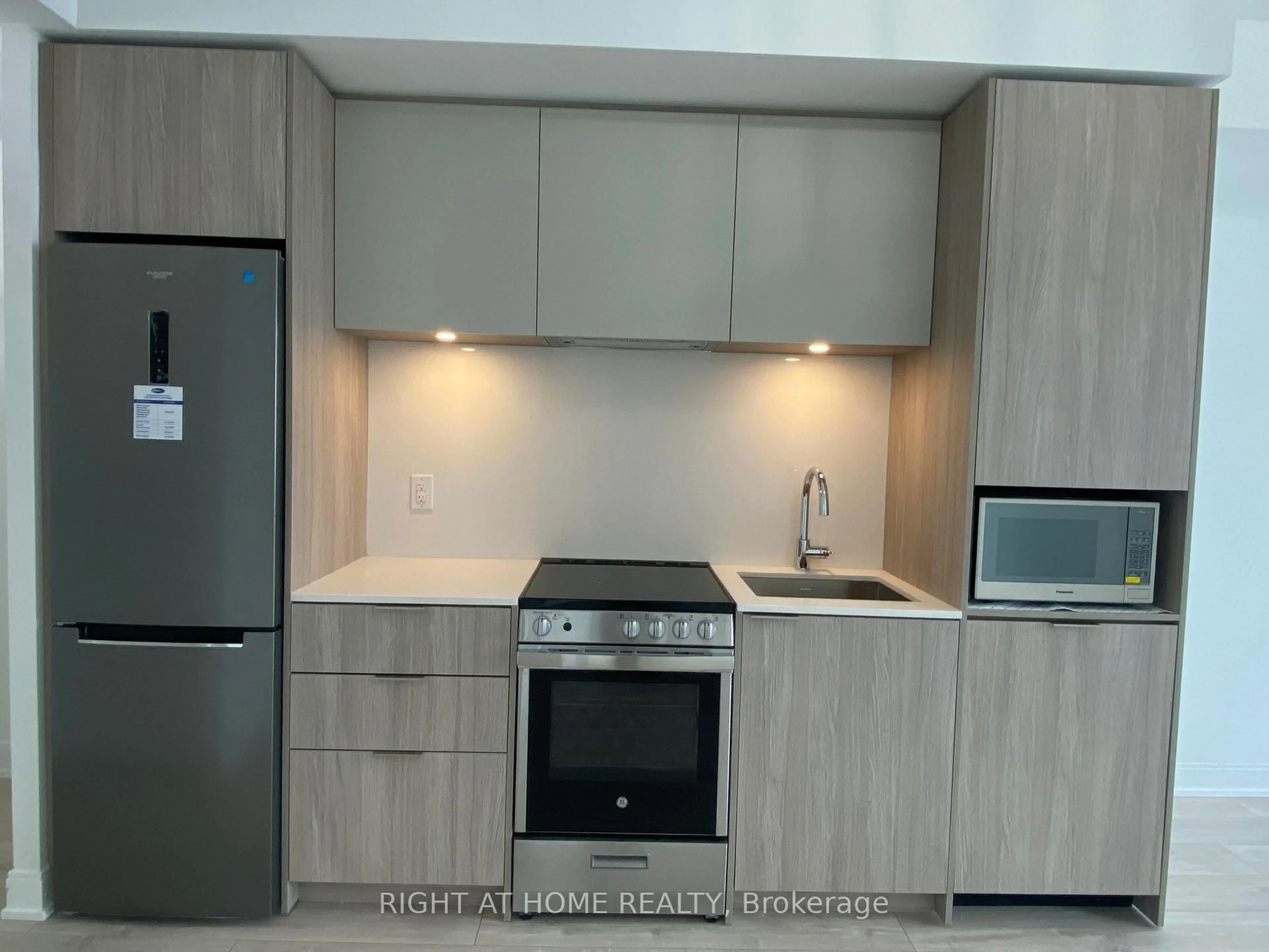 Standard kitchen, unknown for 70 ANNIE CRAIG Dr #1810, Toronto Ontario M8V 0C5