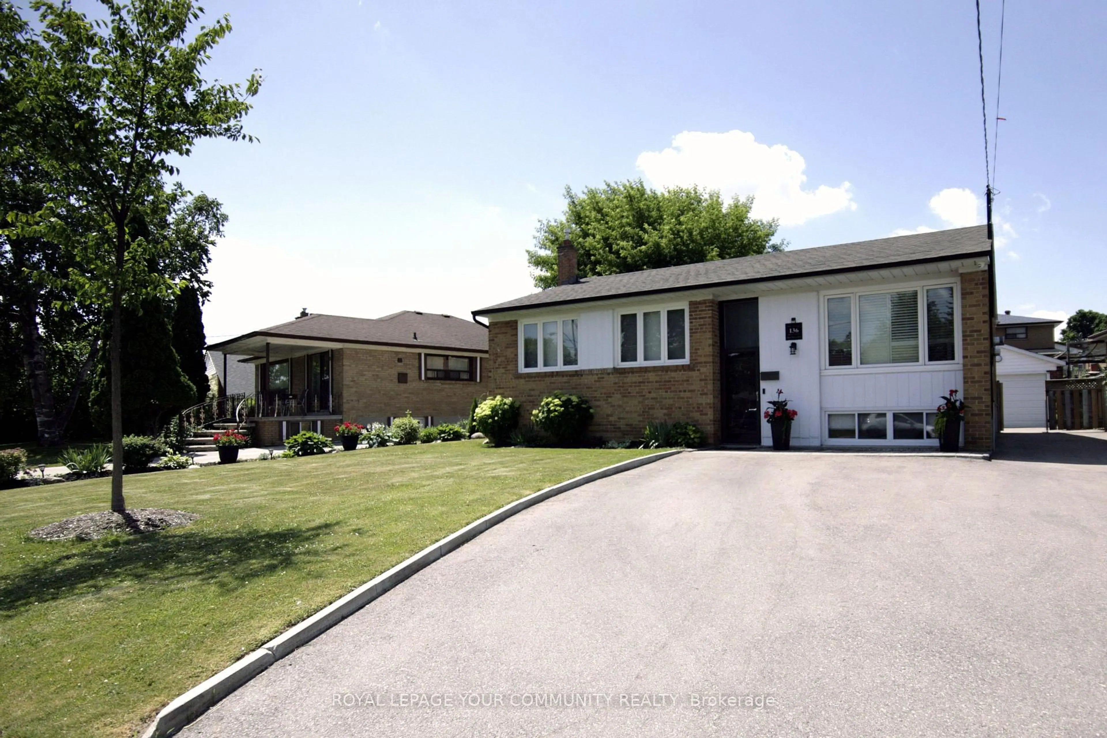 A pic from outside/outdoor area/front of a property/back of a property/a pic from drone, street for 136 Strathburn Blvd, Toronto Ontario M9M 2L1