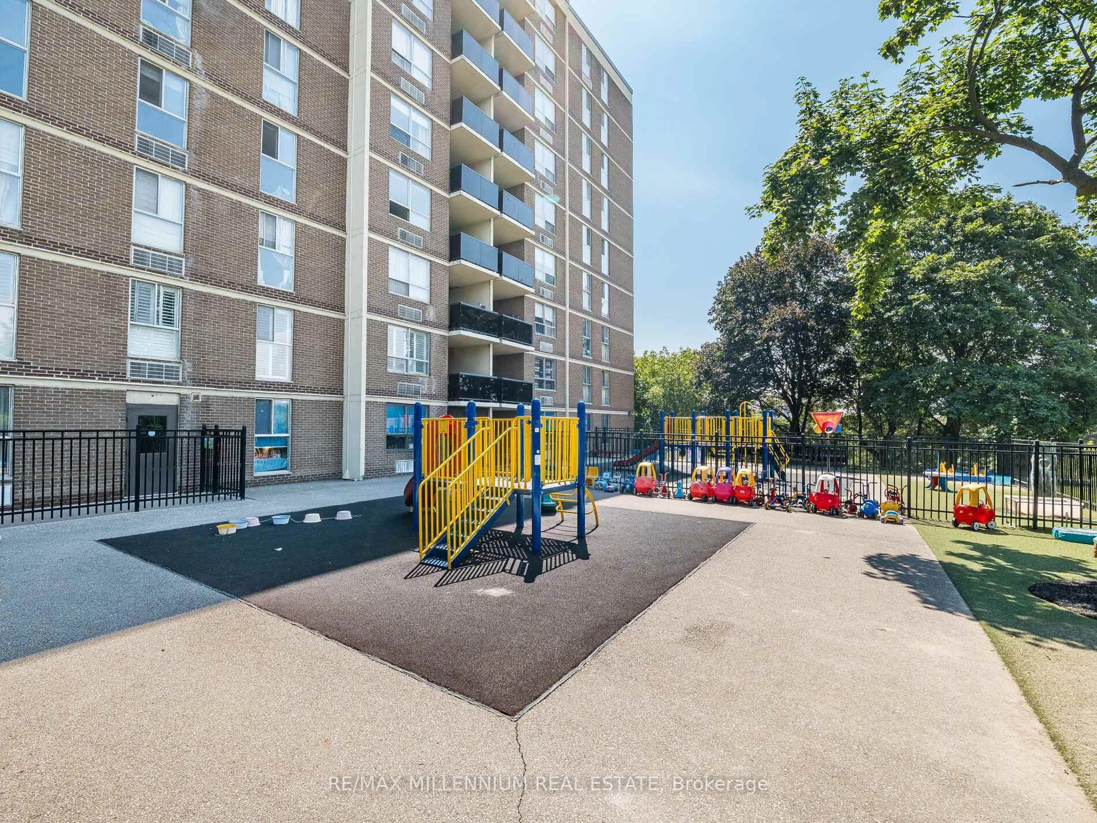 A pic from outside/outdoor area/front of a property/back of a property/a pic from drone, street for 2825 Islington Ave ##603, Toronto Ontario M9L 2K1