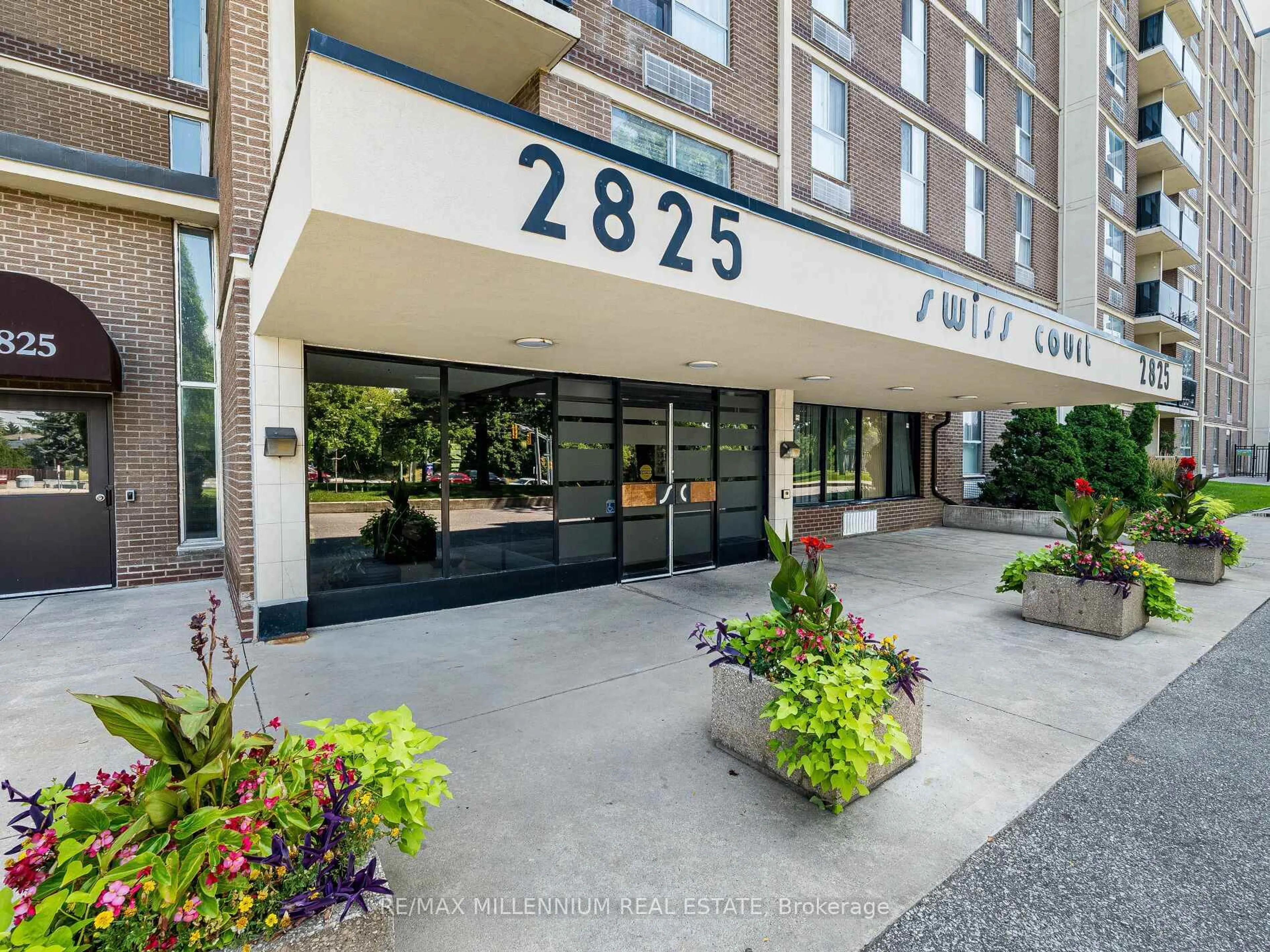 Indoor foyer for 2825 Islington Ave ##603, Toronto Ontario M9L 2K1