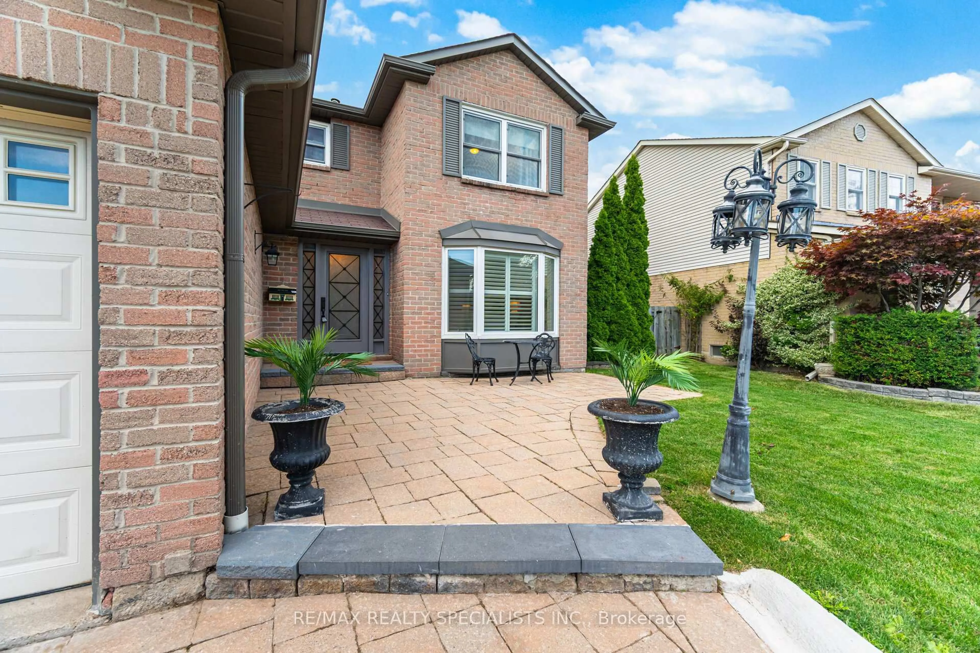 Patio, street for 6240 Edenwood Dr, Mississauga Ontario L5N 3B7