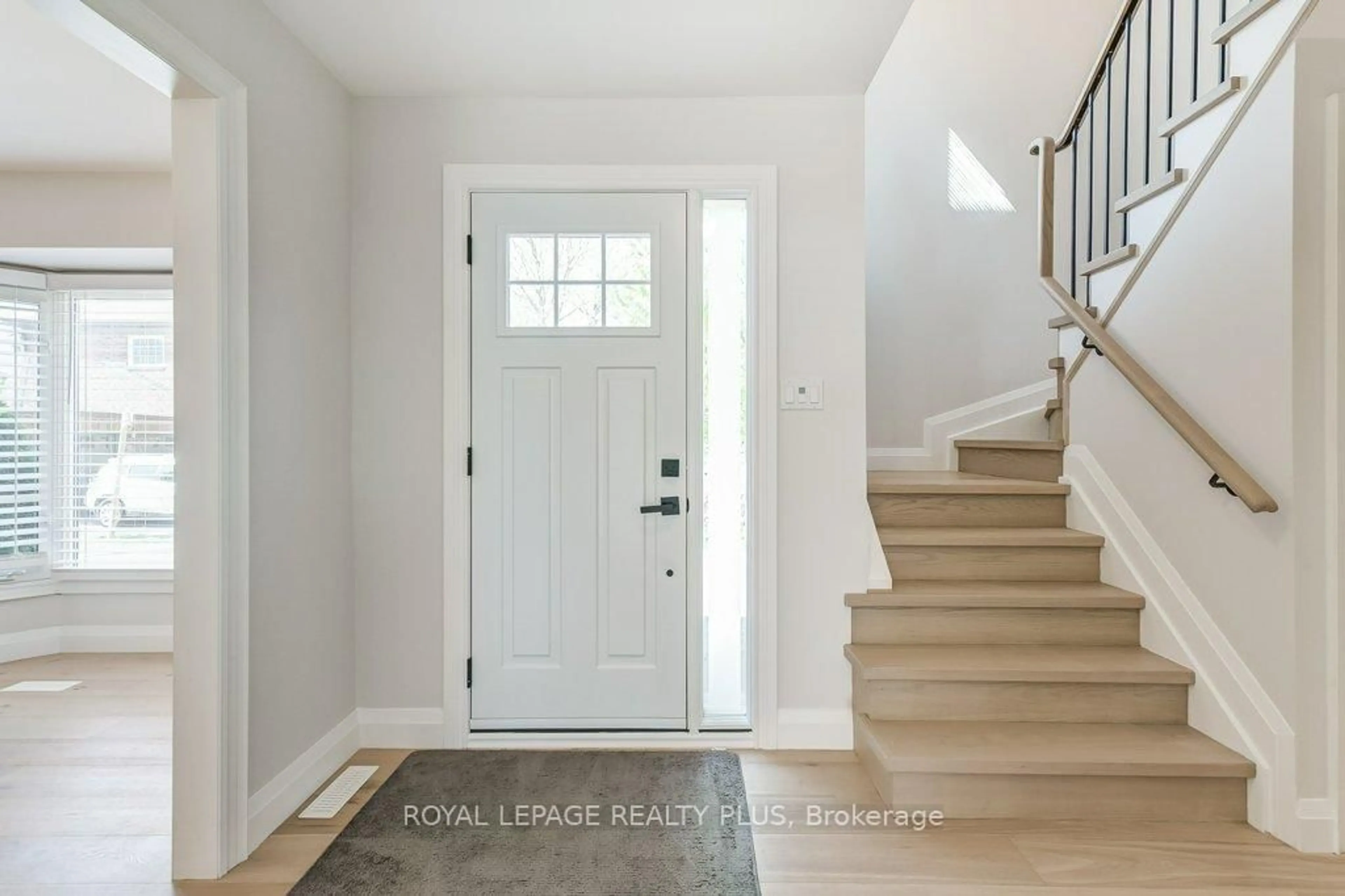 Indoor entryway for 6622 Snow Goose Lane, Mississauga Ontario L5N 5H5