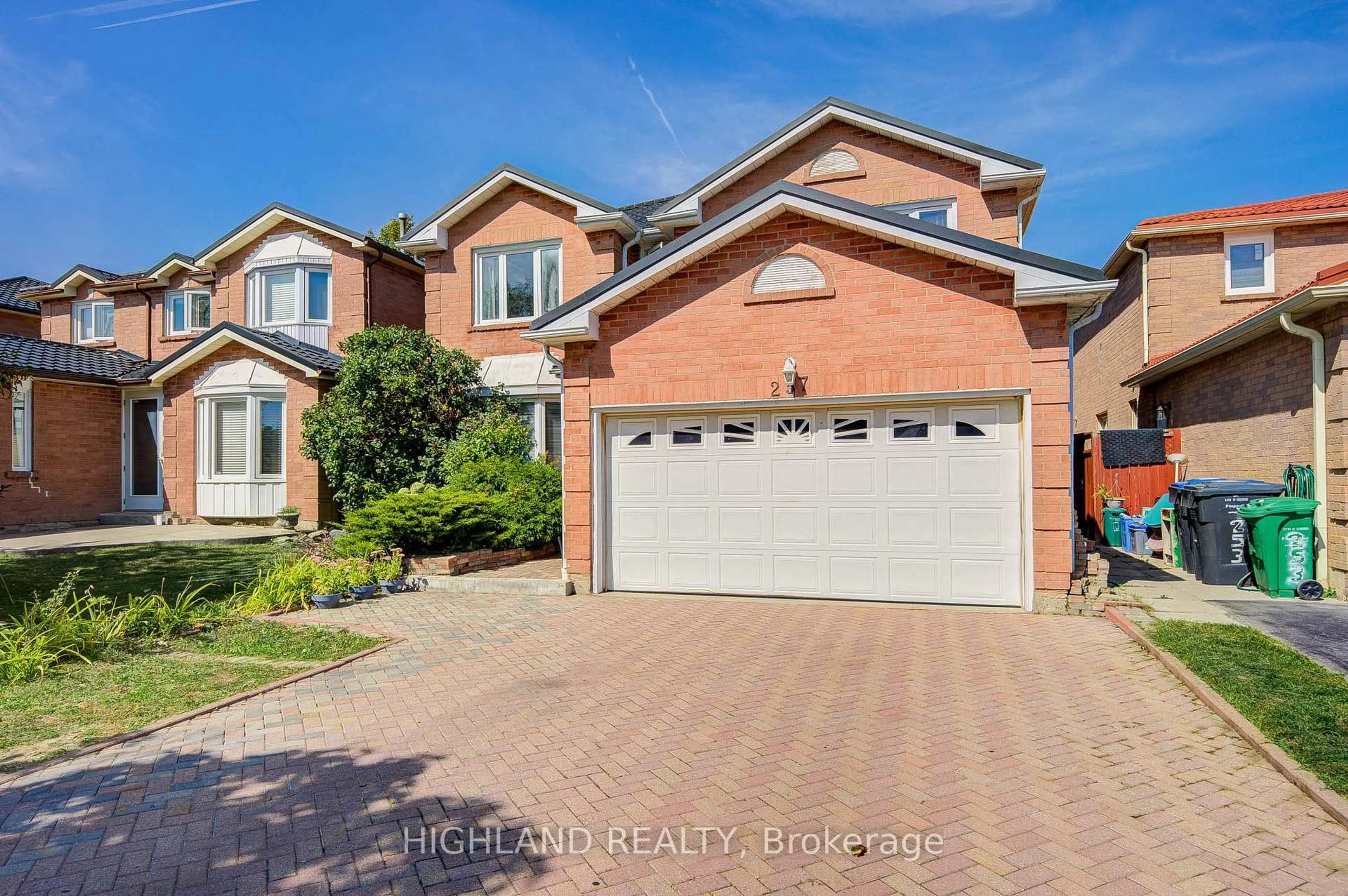 Home with brick exterior material, street for 257 Huntington Ridge Dr, Mississauga Ontario L5R 1S3