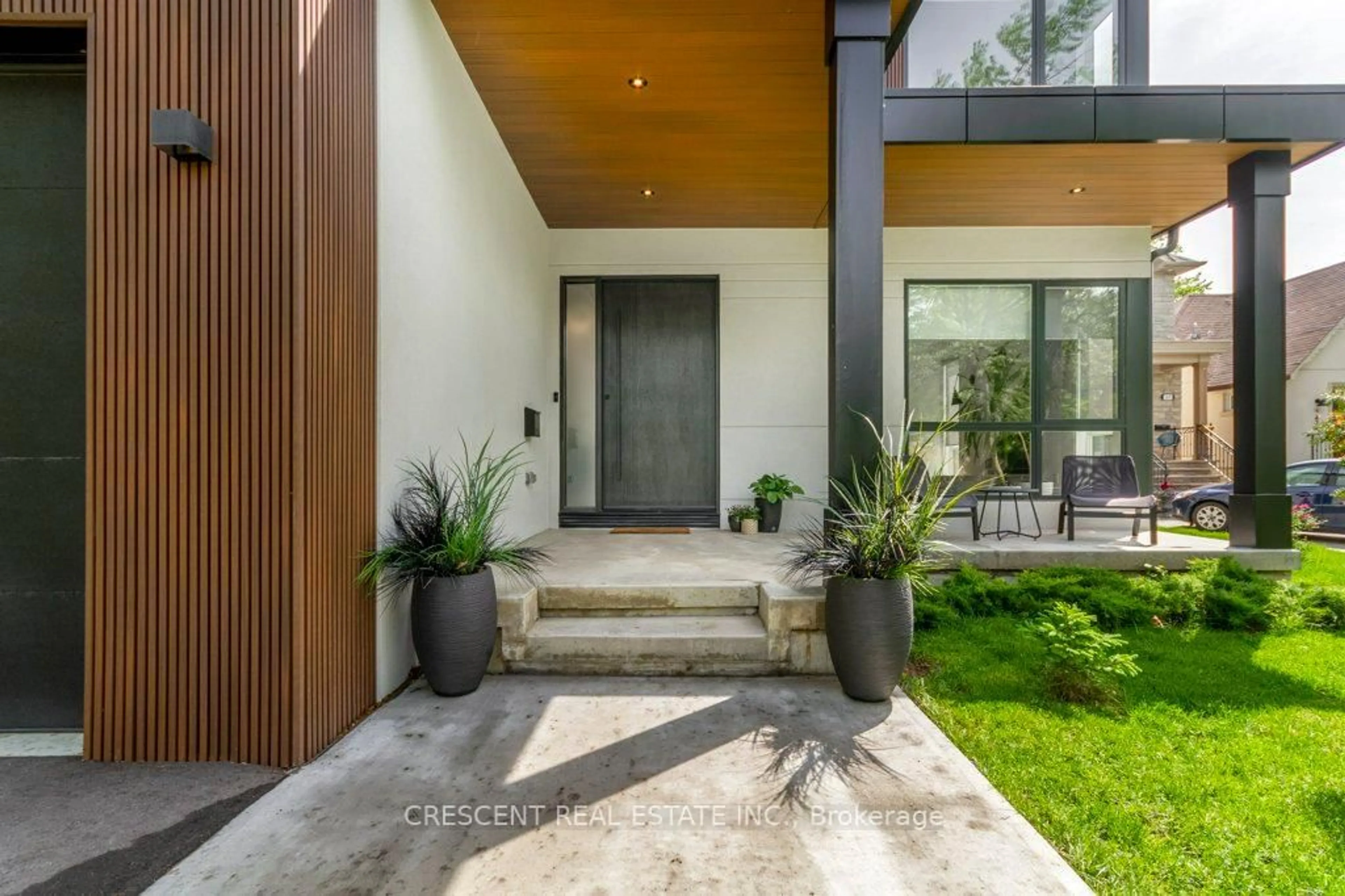 Indoor entryway for 151 Shaver Ave, Toronto Ontario M9B 4N9