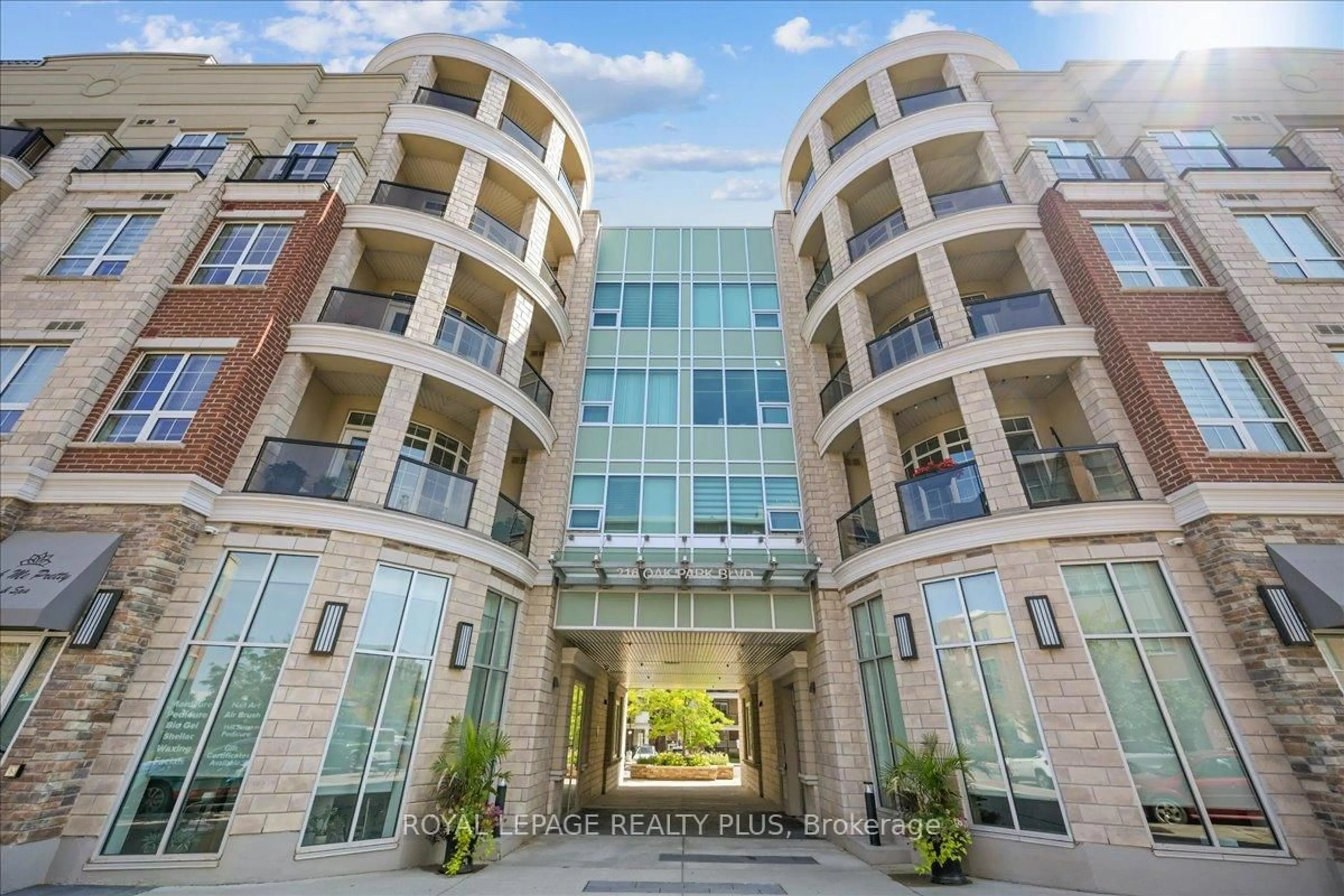 Indoor foyer for 216 Oak Park Blvd #414, Oakville Ontario L6H 7S8