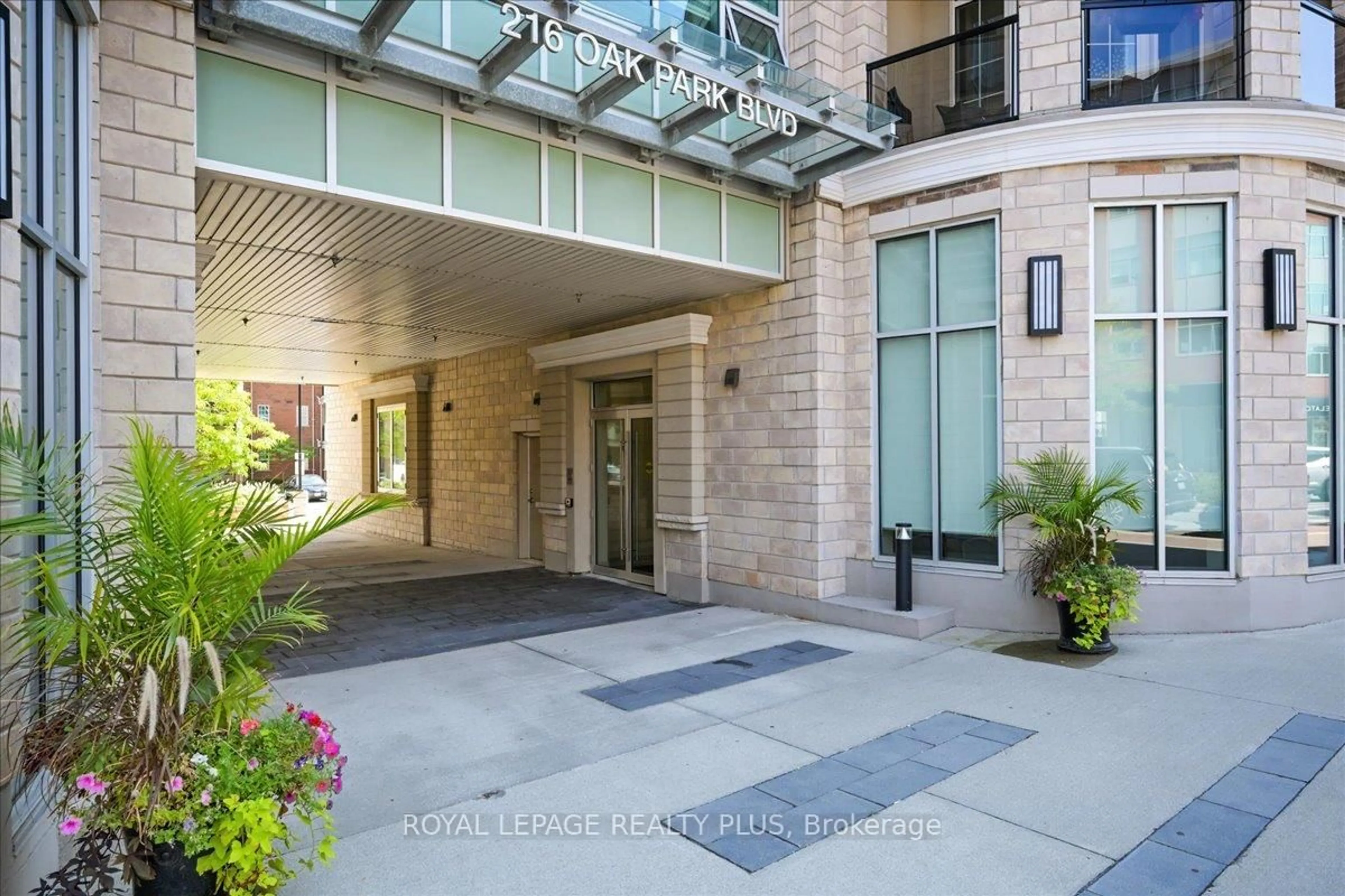 Indoor foyer for 216 Oak Park Blvd #414, Oakville Ontario L6H 7S8