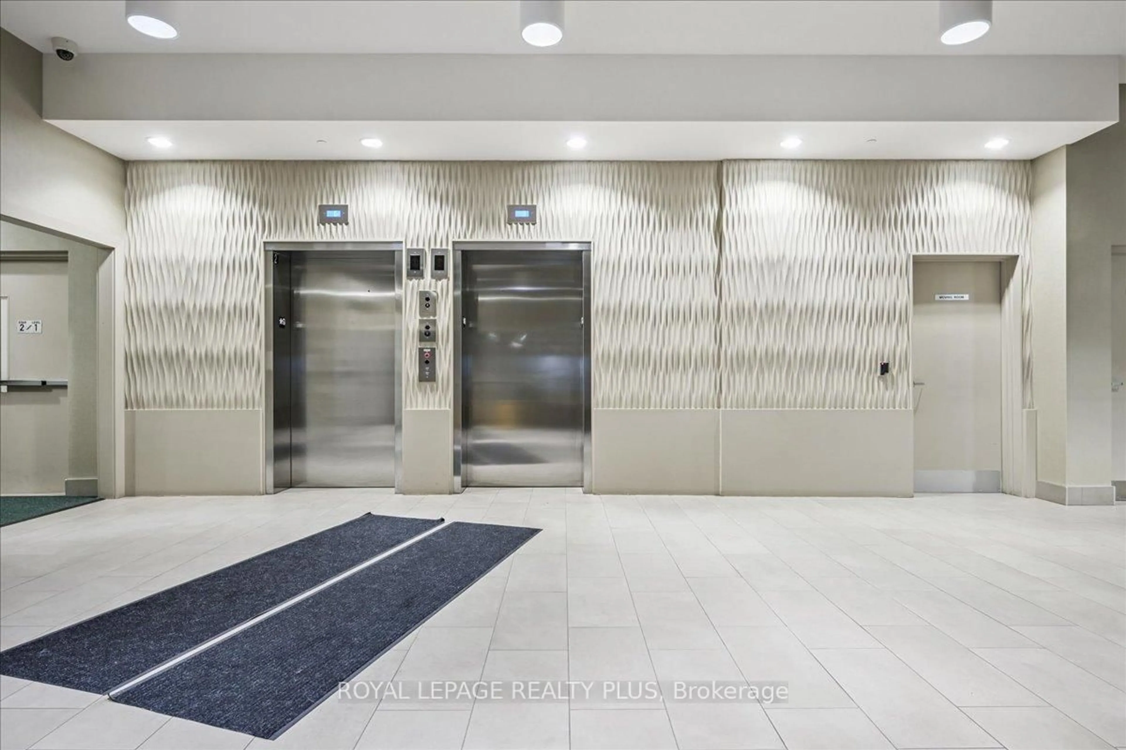 Indoor foyer for 216 Oak Park Blvd #414, Oakville Ontario L6H 7S8