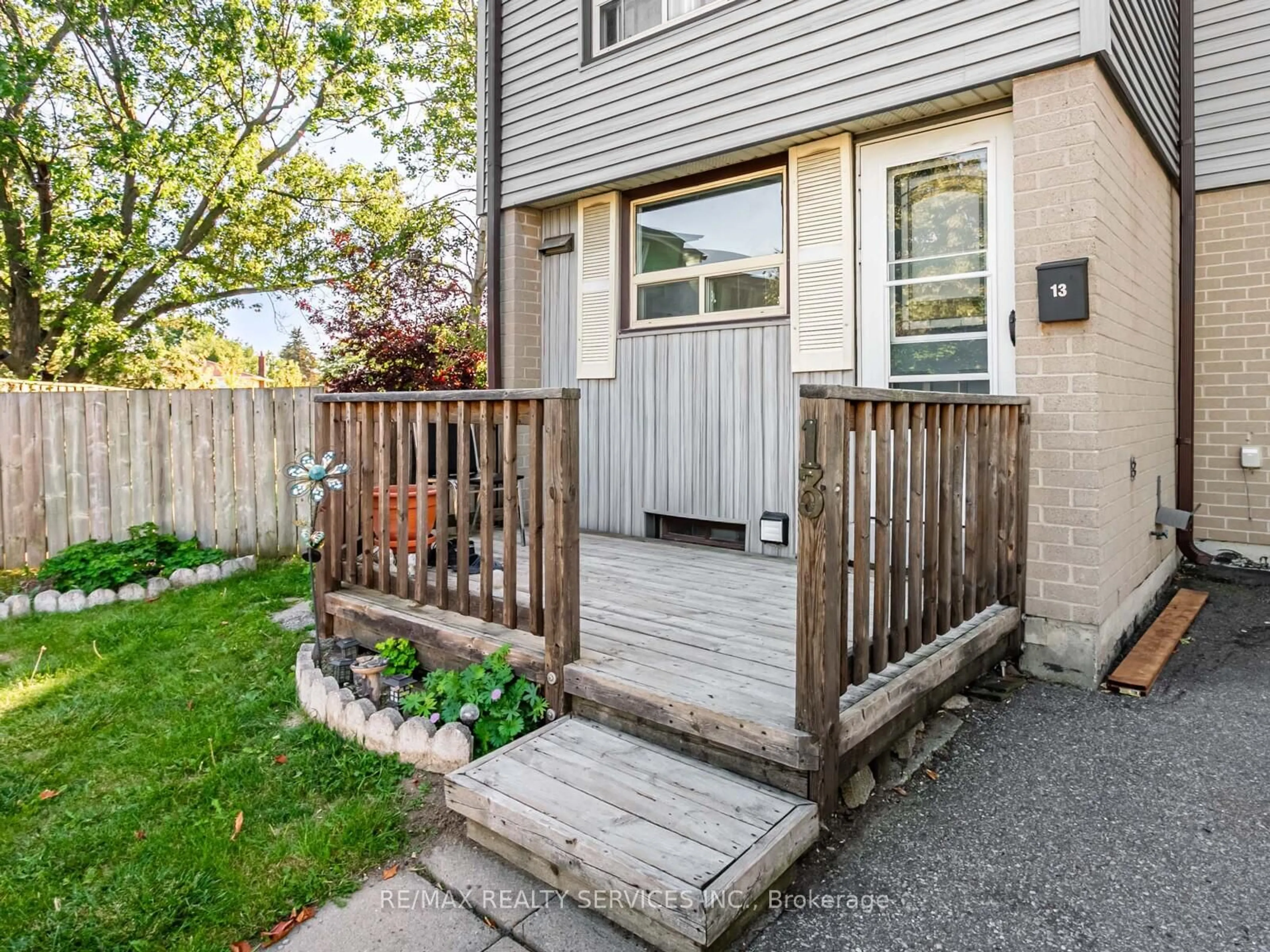 Patio, street for 13 Gold Pine Crt, Brampton Ontario L6S 2K6