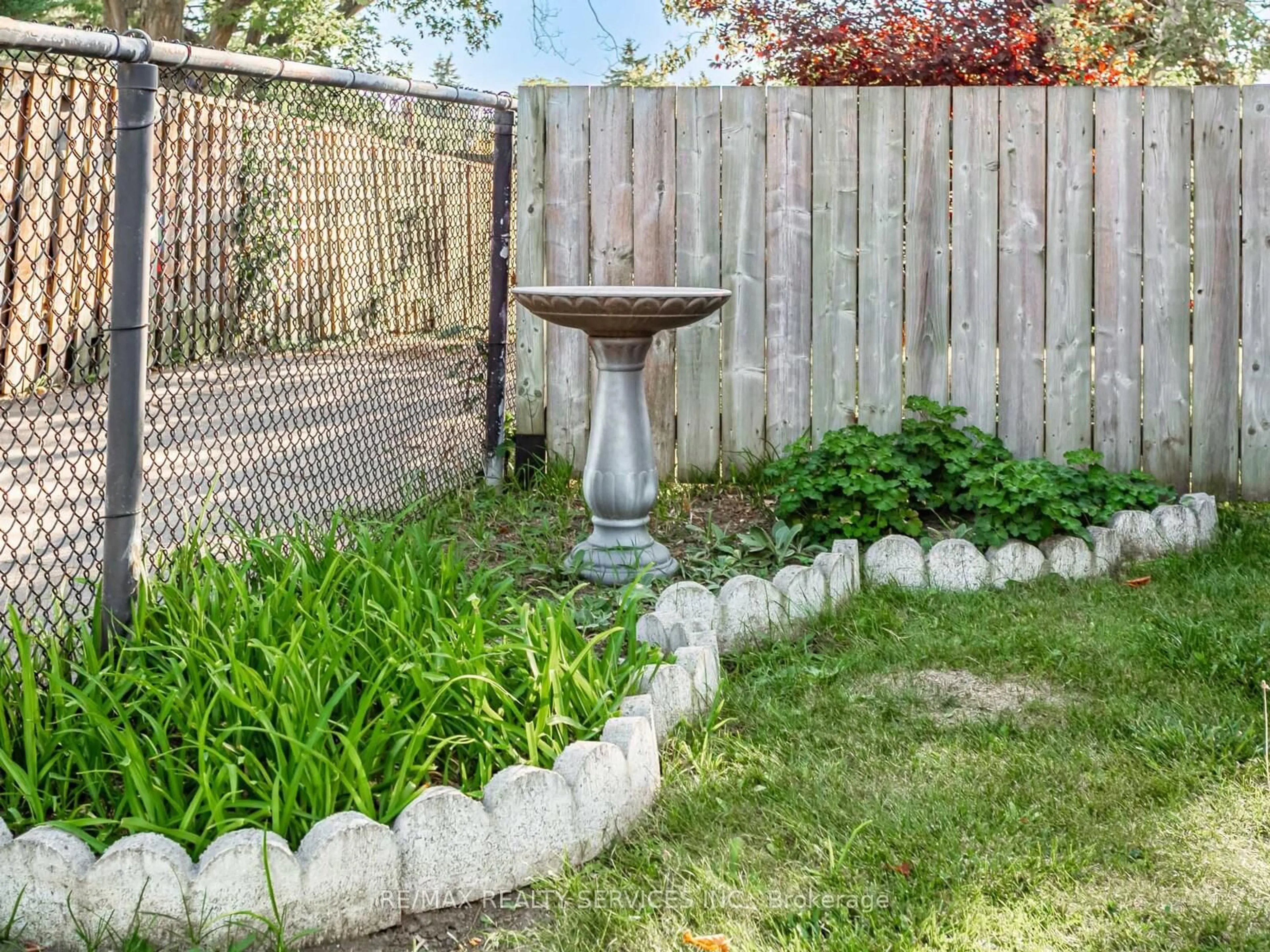 Patio, water/lake/river/ocean view for 13 Gold Pine Crt, Brampton Ontario L6S 2K6