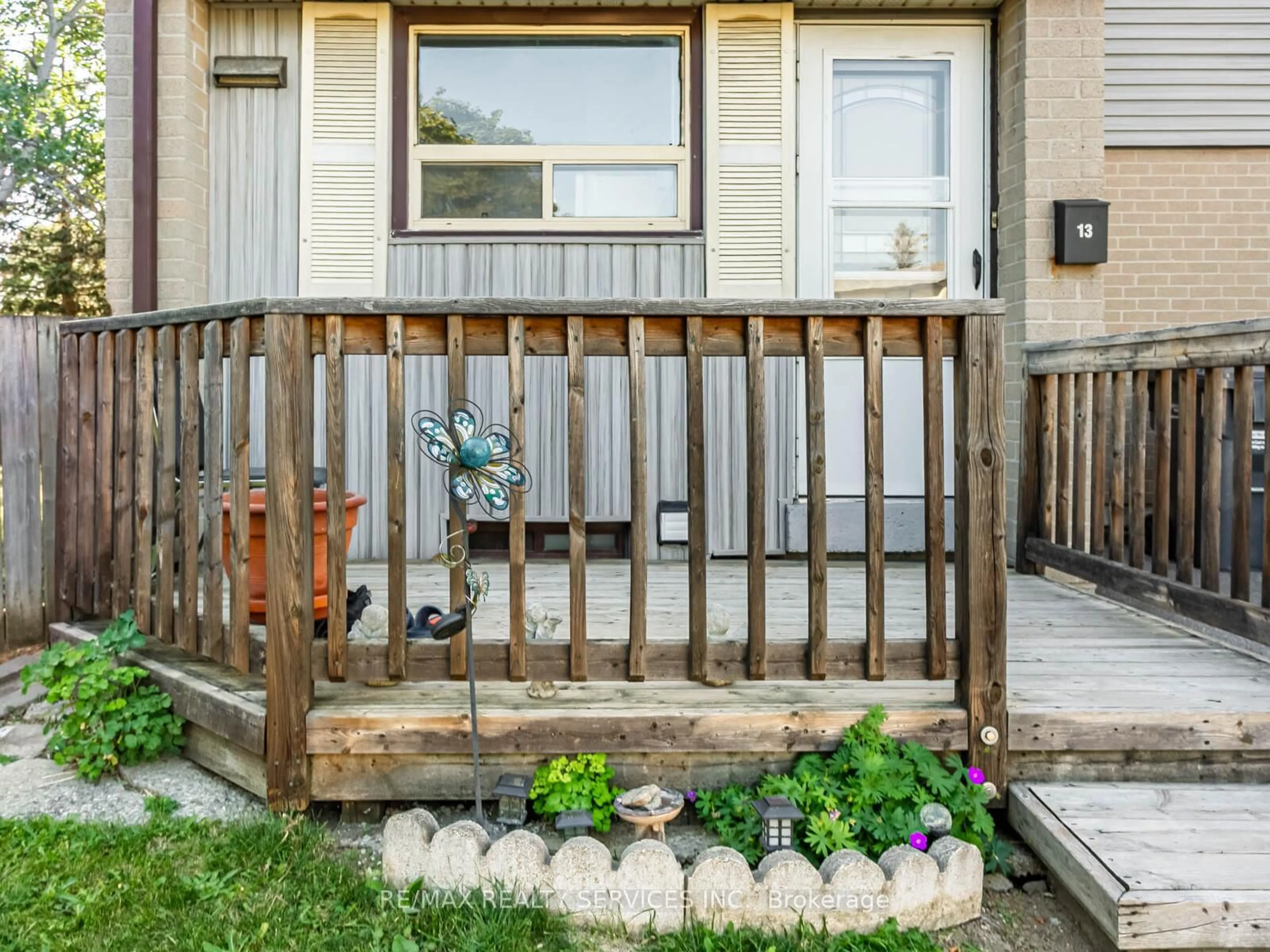 Patio, street for 13 Gold Pine Crt, Brampton Ontario L6S 2K6