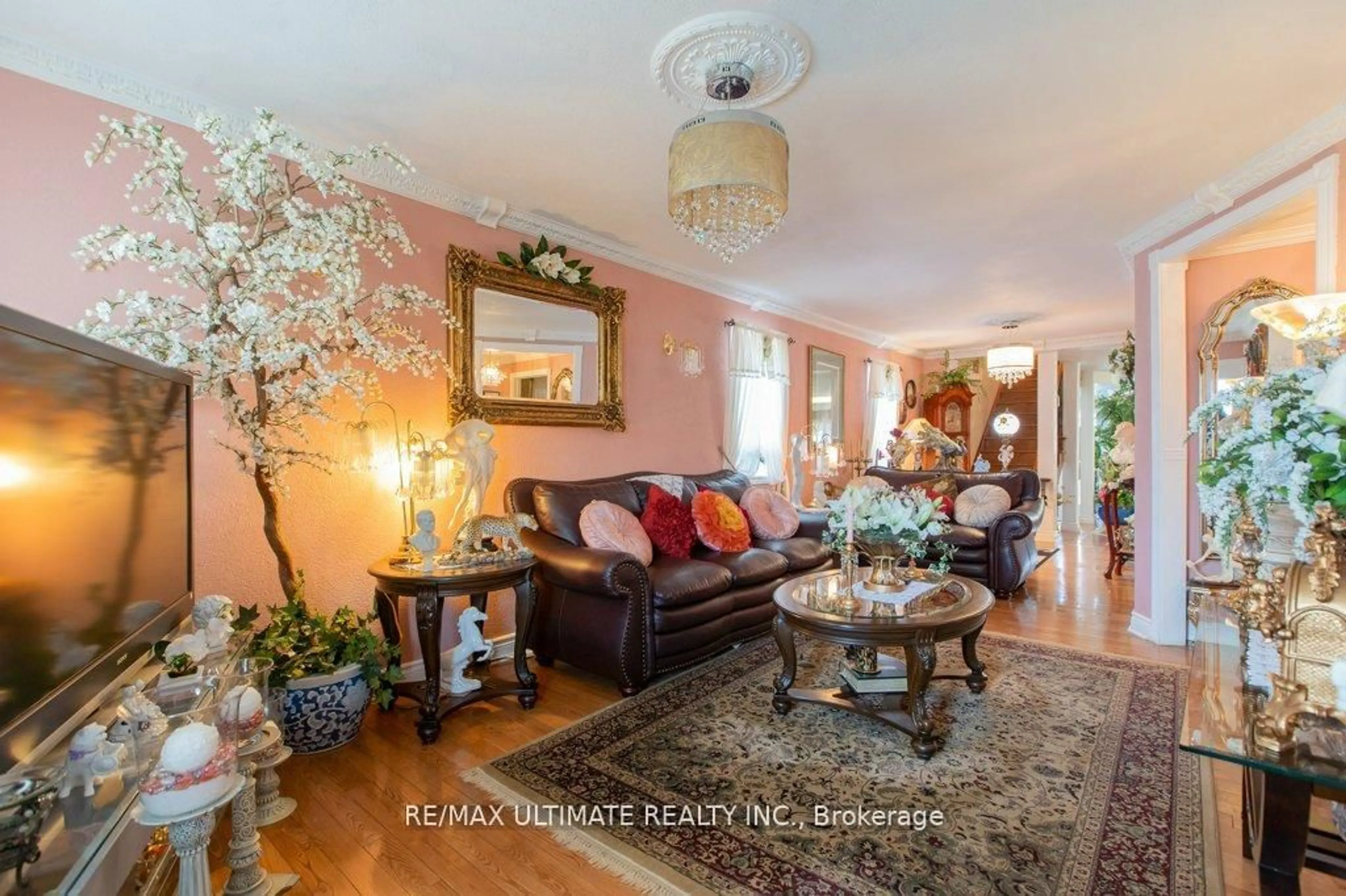 Living room with furniture, unknown for 110 Aileen Ave, Toronto Ontario M6M 1E9