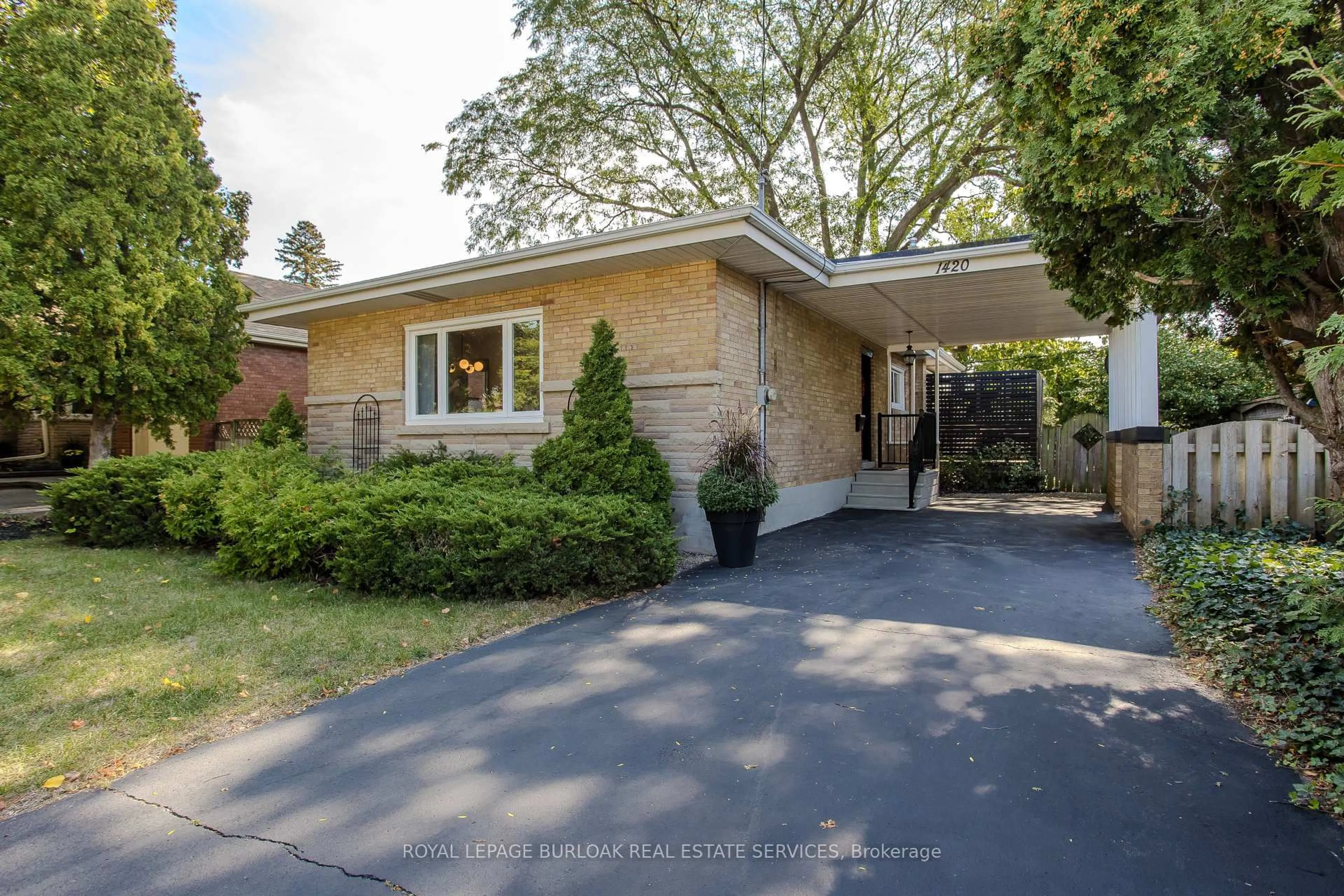 Home with brick exterior material, street for 1420 Alfred Cres, Burlington Ontario L7S 1K7