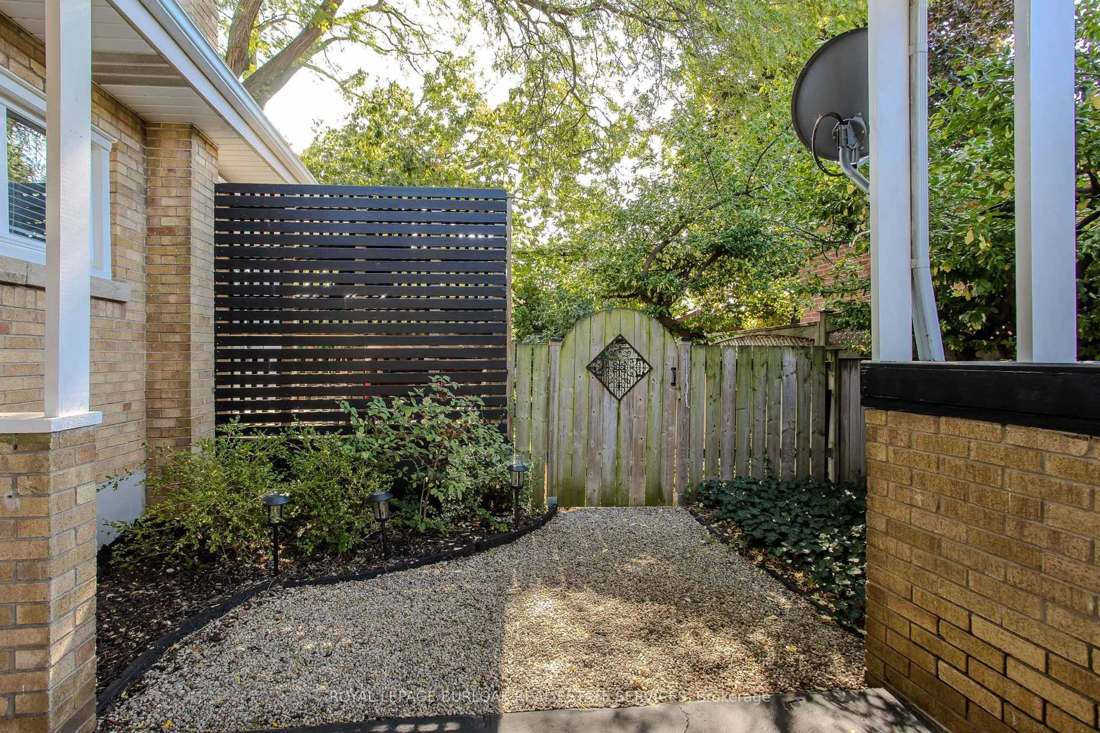 Patio, street for 1420 Alfred Cres, Burlington Ontario L7S 1K7