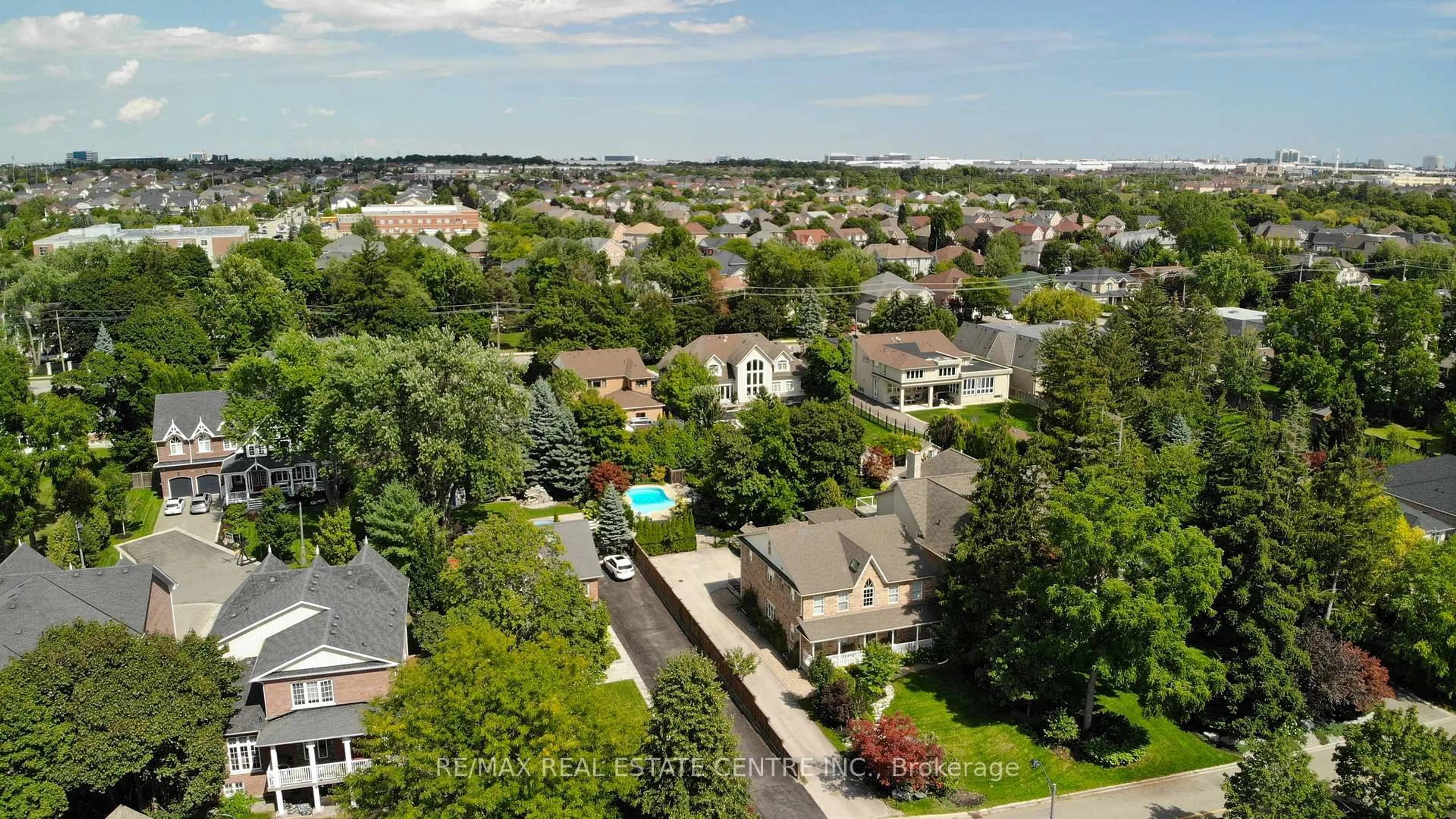 A pic from outside/outdoor area/front of a property/back of a property/a pic from drone, city buildings view from balcony for 6901 Early Settler Row, Mississauga Ontario L5W 1C6