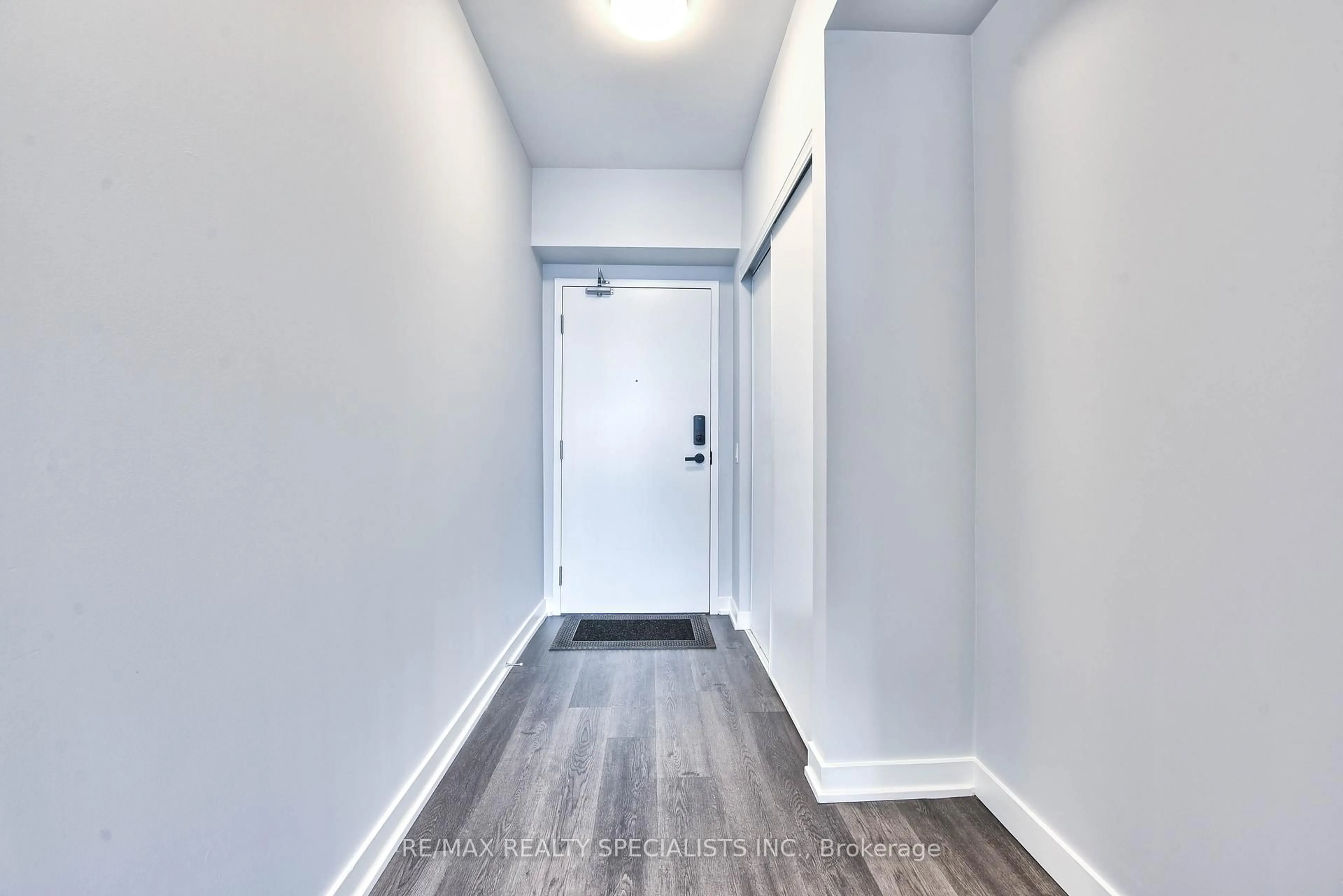 Indoor entryway for 3900 Confederation Pkwy #4902, Mississauga Ontario L5B 0M3