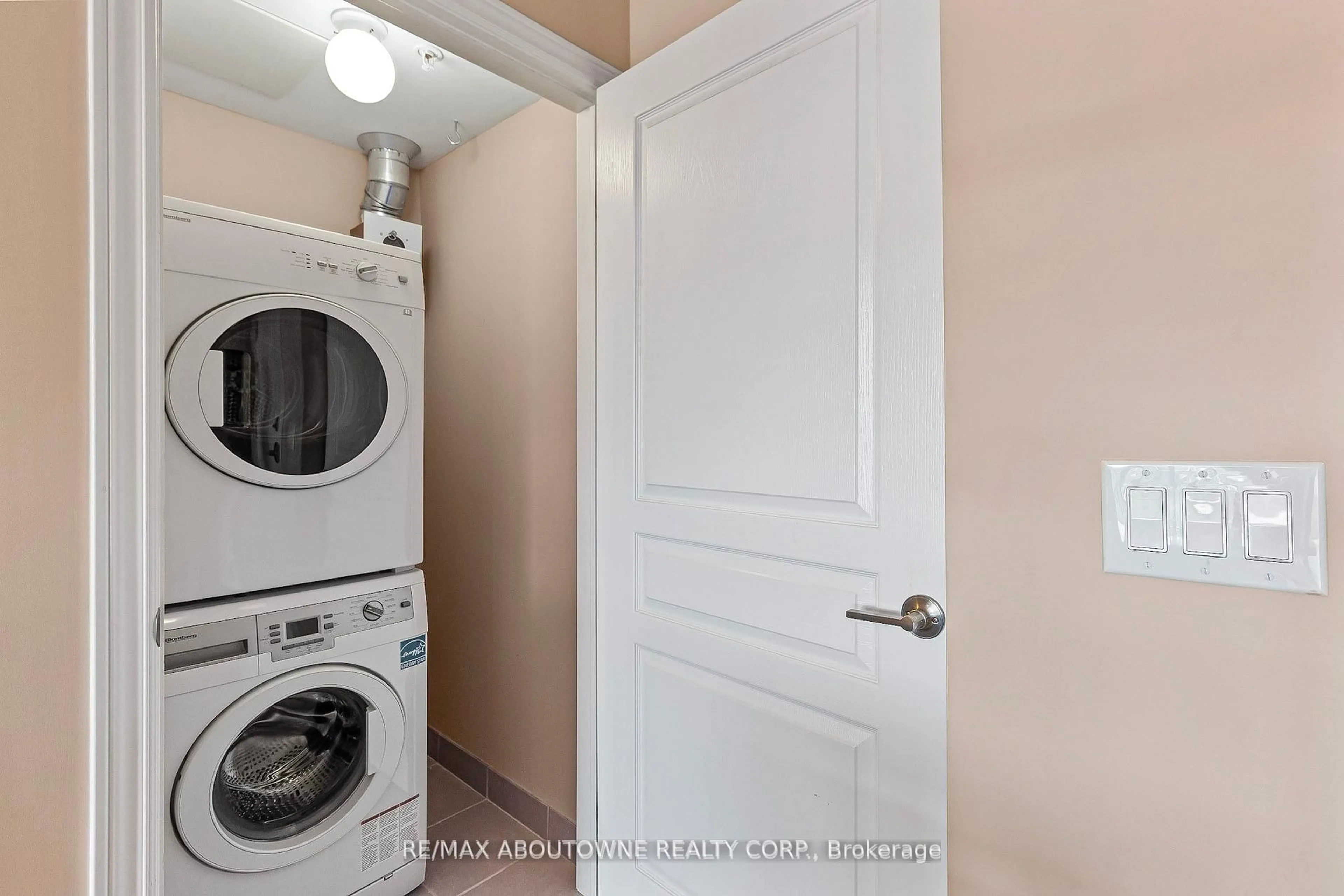 Laundry room for 457 Plains Rd #322, Burlington Ontario L7T 0B8